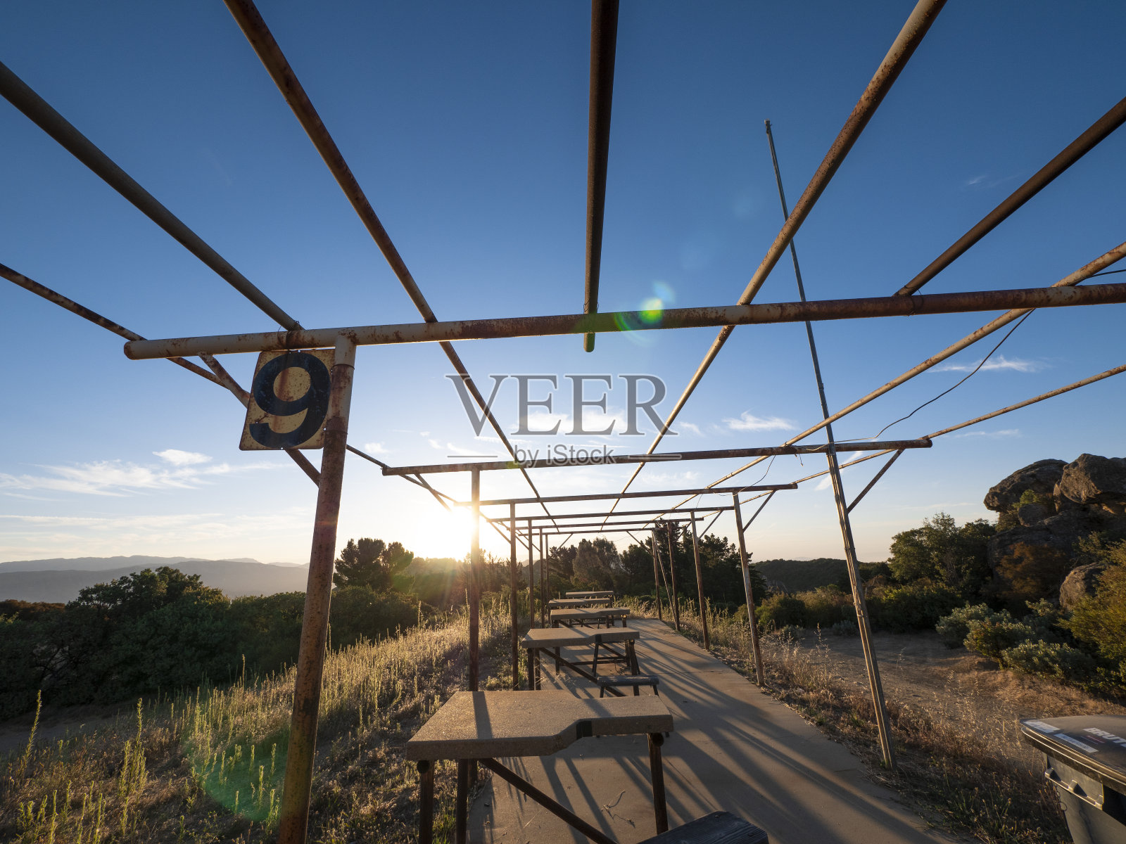 揭露旧空户外射击场照片摄影图片