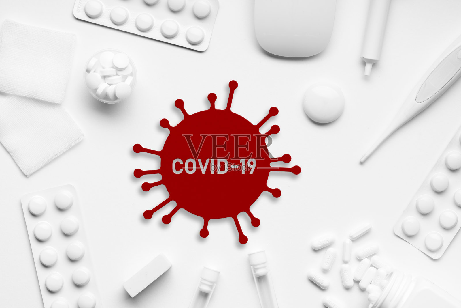 医疗设备俯视图上的COVID - 19或冠状病毒图标照片摄影图片