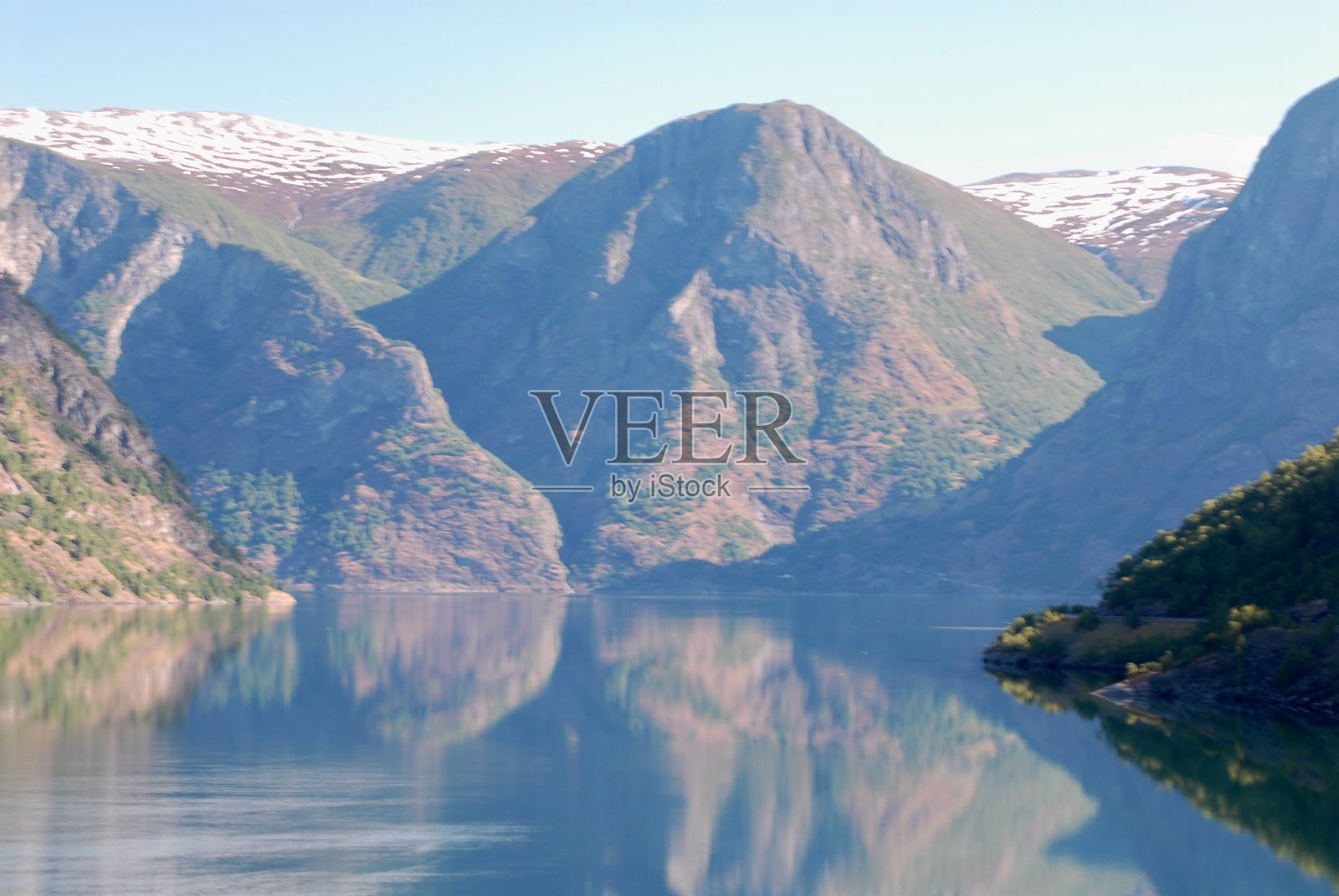 挪威的峡湾和溪流照片摄影图片