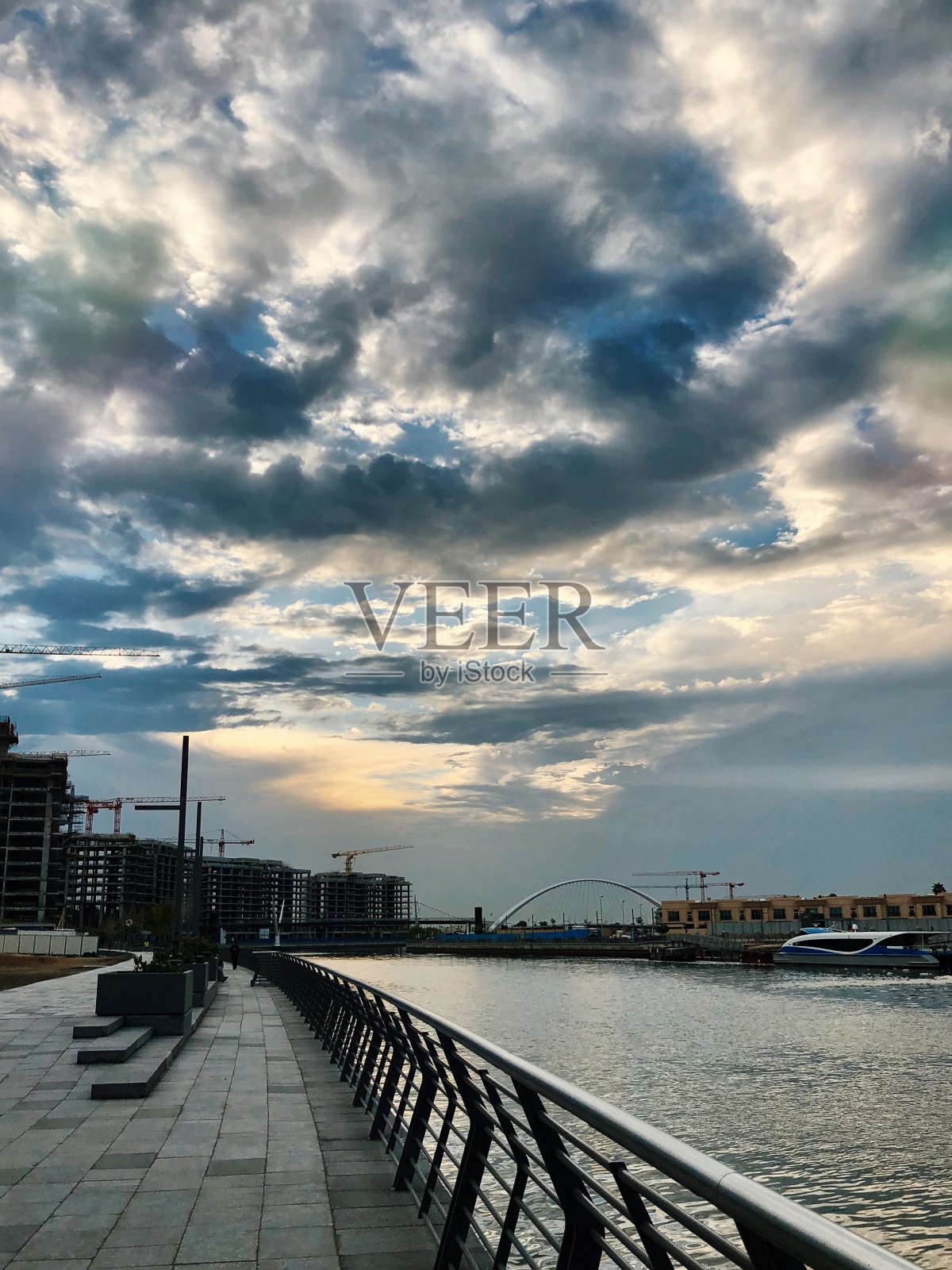 愤怒的天空照片摄影图片