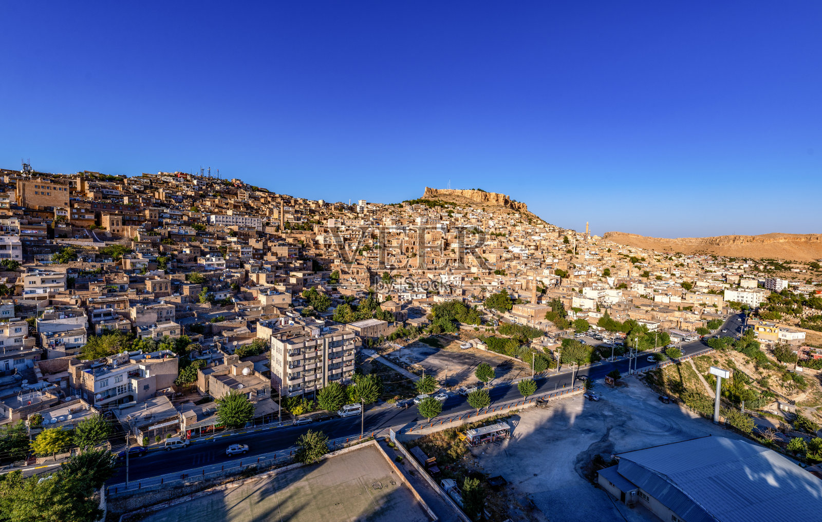 马尔丁省城市视图。照片摄影图片