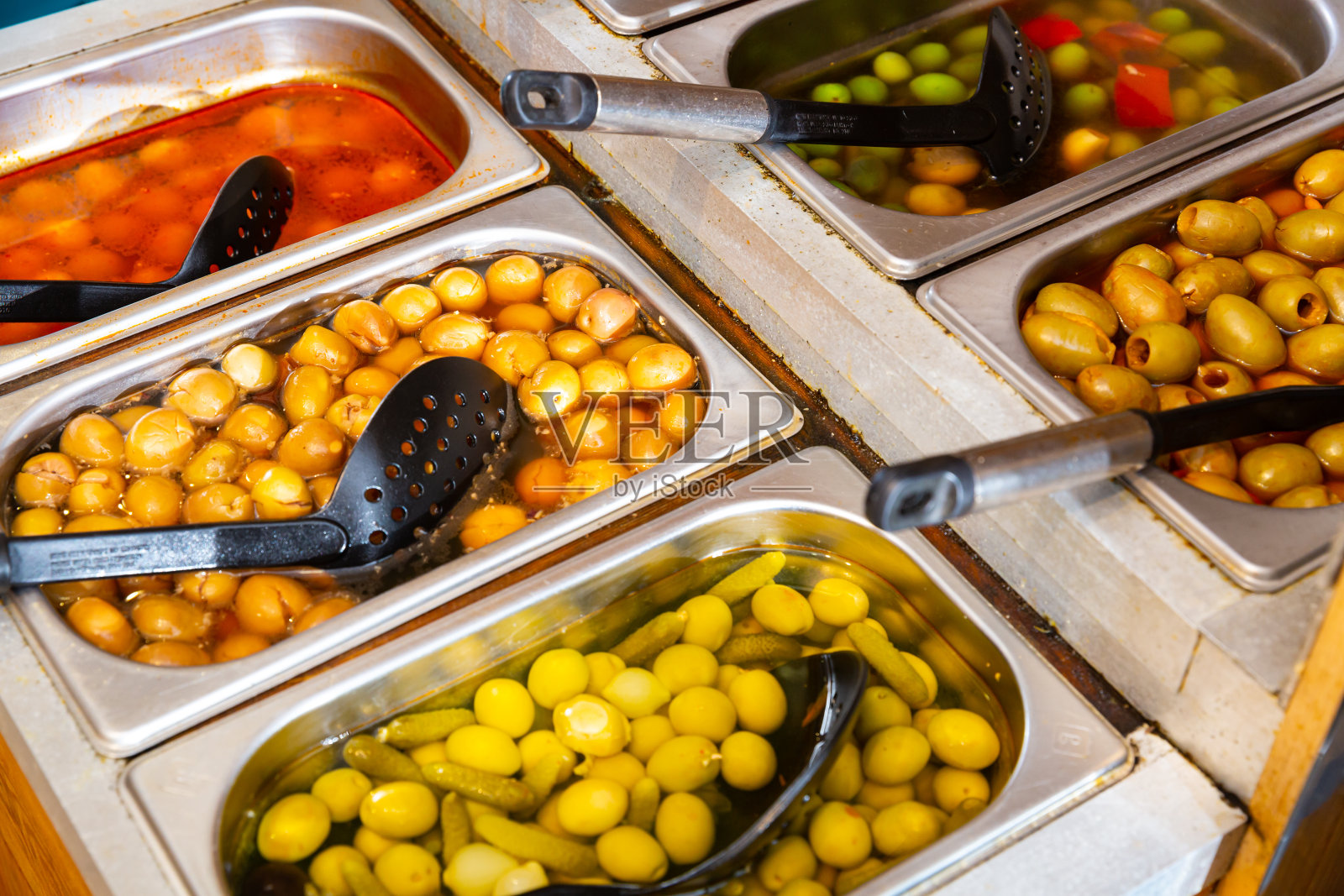 库存的散装腌橄榄照片摄影图片