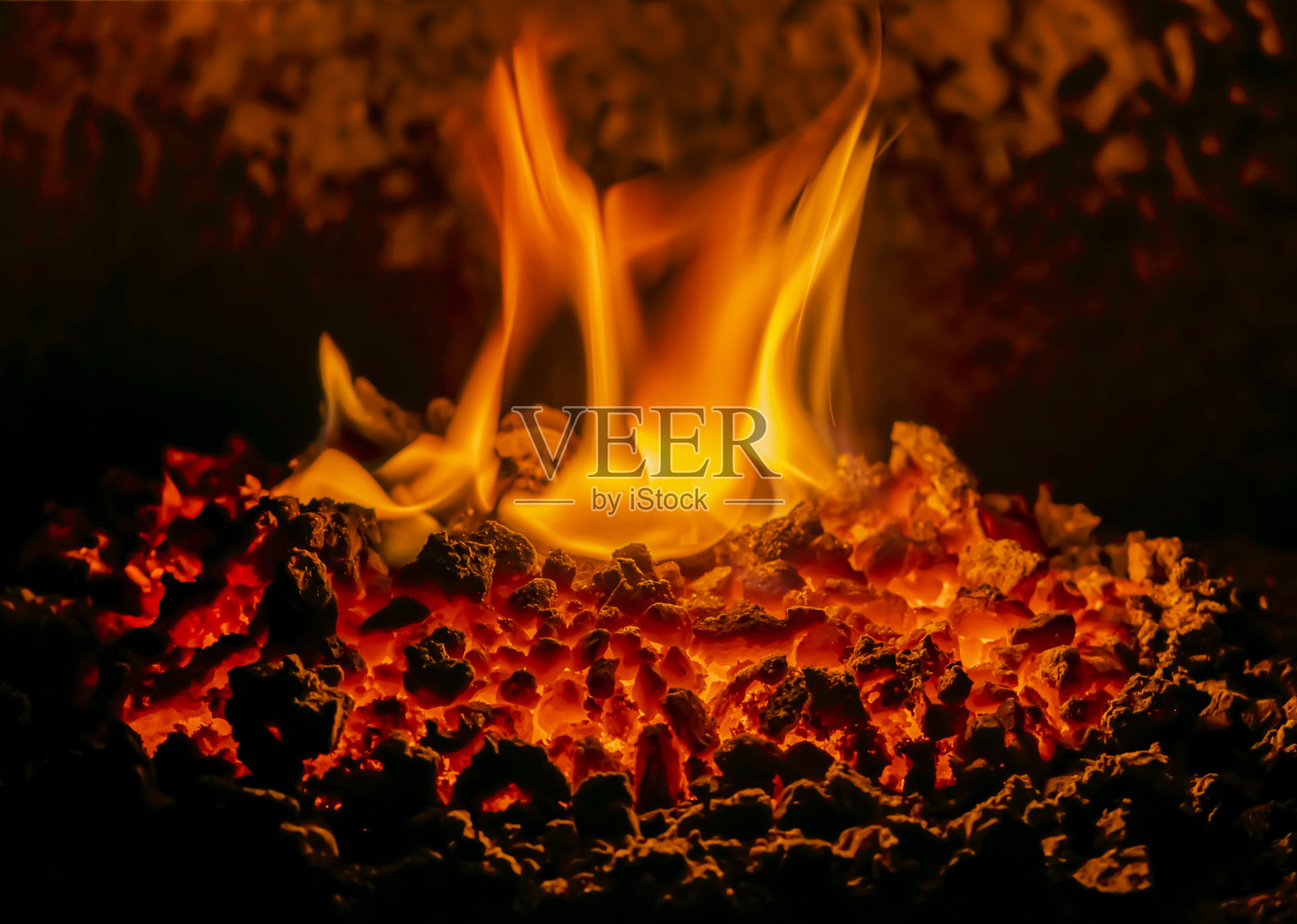 煤火和热余烬，特写。照片摄影图片