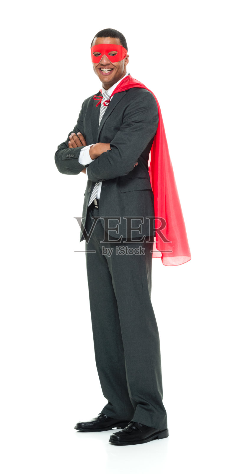 非裔美籍年轻男英雄穿着戏服站在白色背景前照片摄影图片