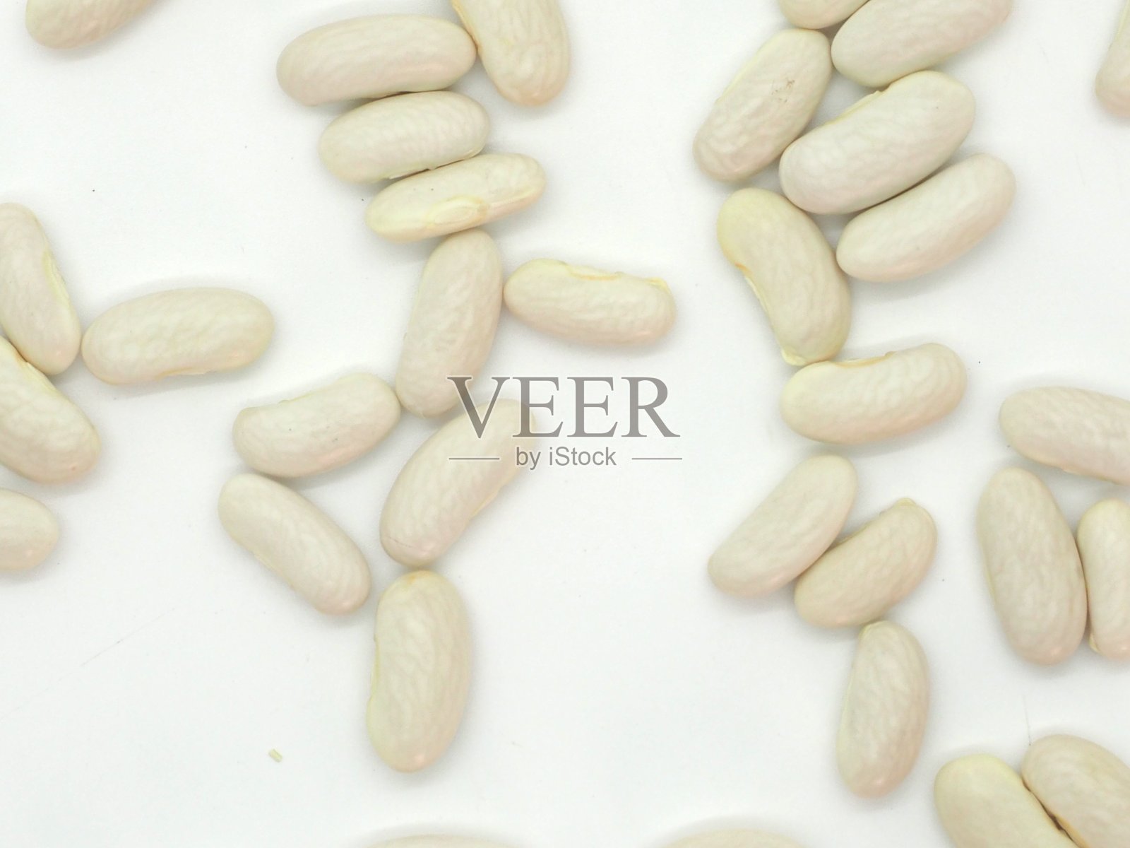 2020年2月，英国伦敦，攀缘菜豆(Phaseolus vulgaris)的白色种子特写照片摄影图片