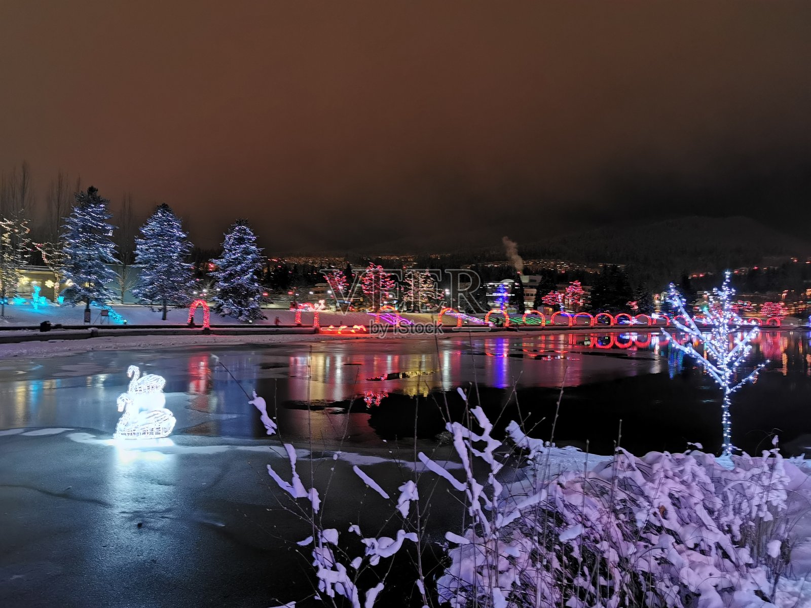 圣诞彩灯之夜照片摄影图片