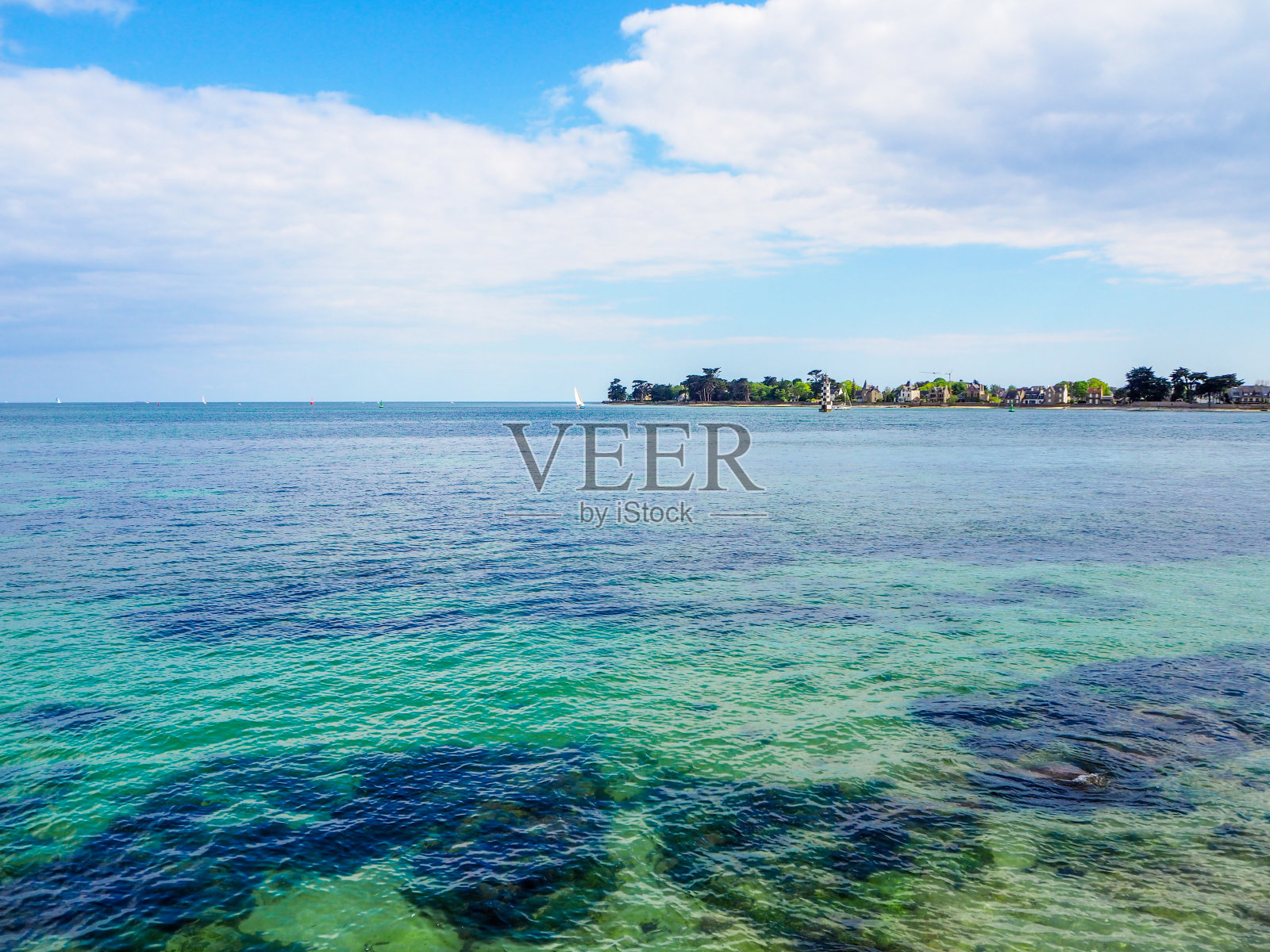 法国布列塔尼的洛蒂蒂岛的洛蒂蒂和它的灯塔照片摄影图片