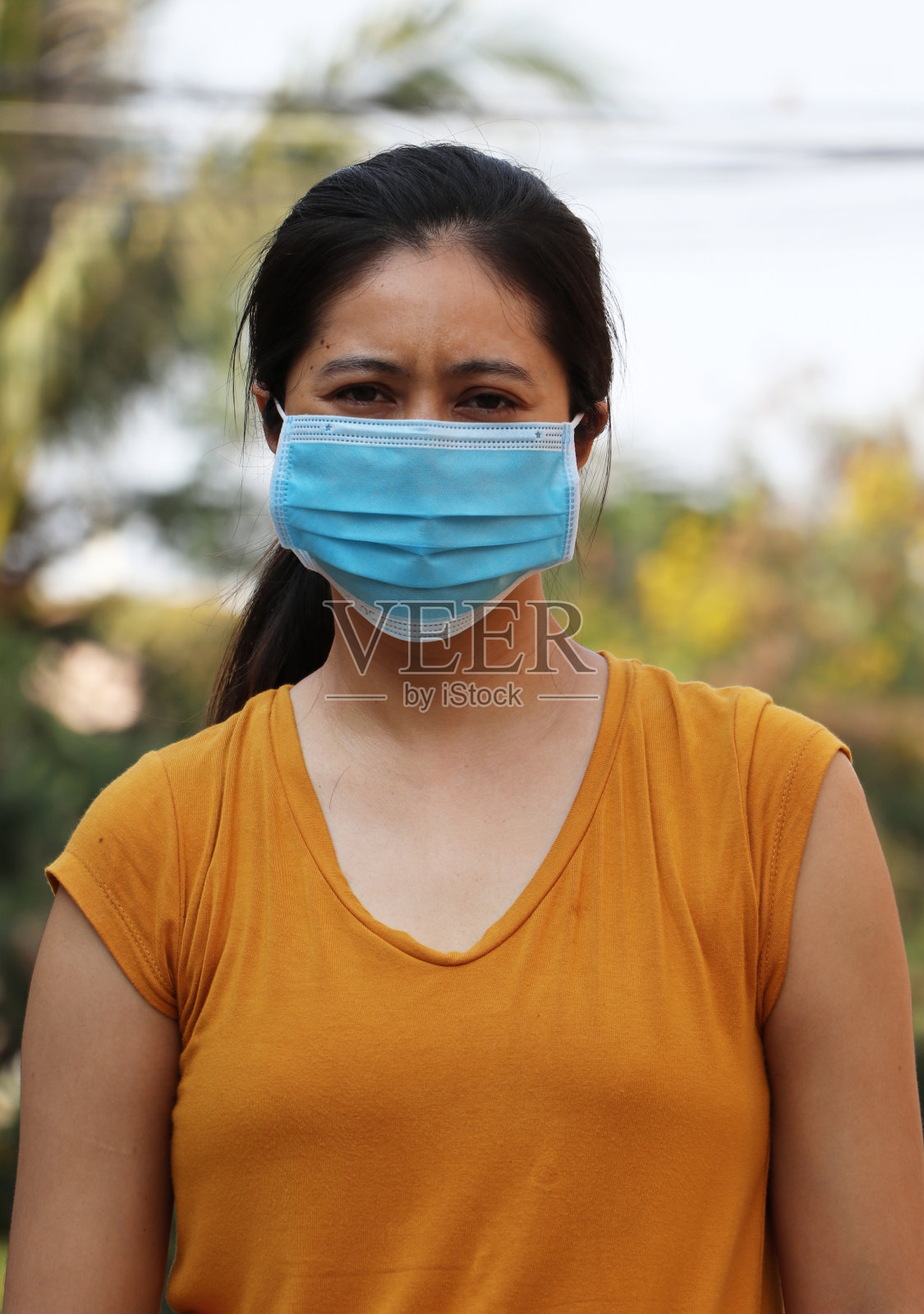 戴着面具的亚洲女人预防细菌，微小颗粒或冠状病毒或Covid 19保护照片摄影图片