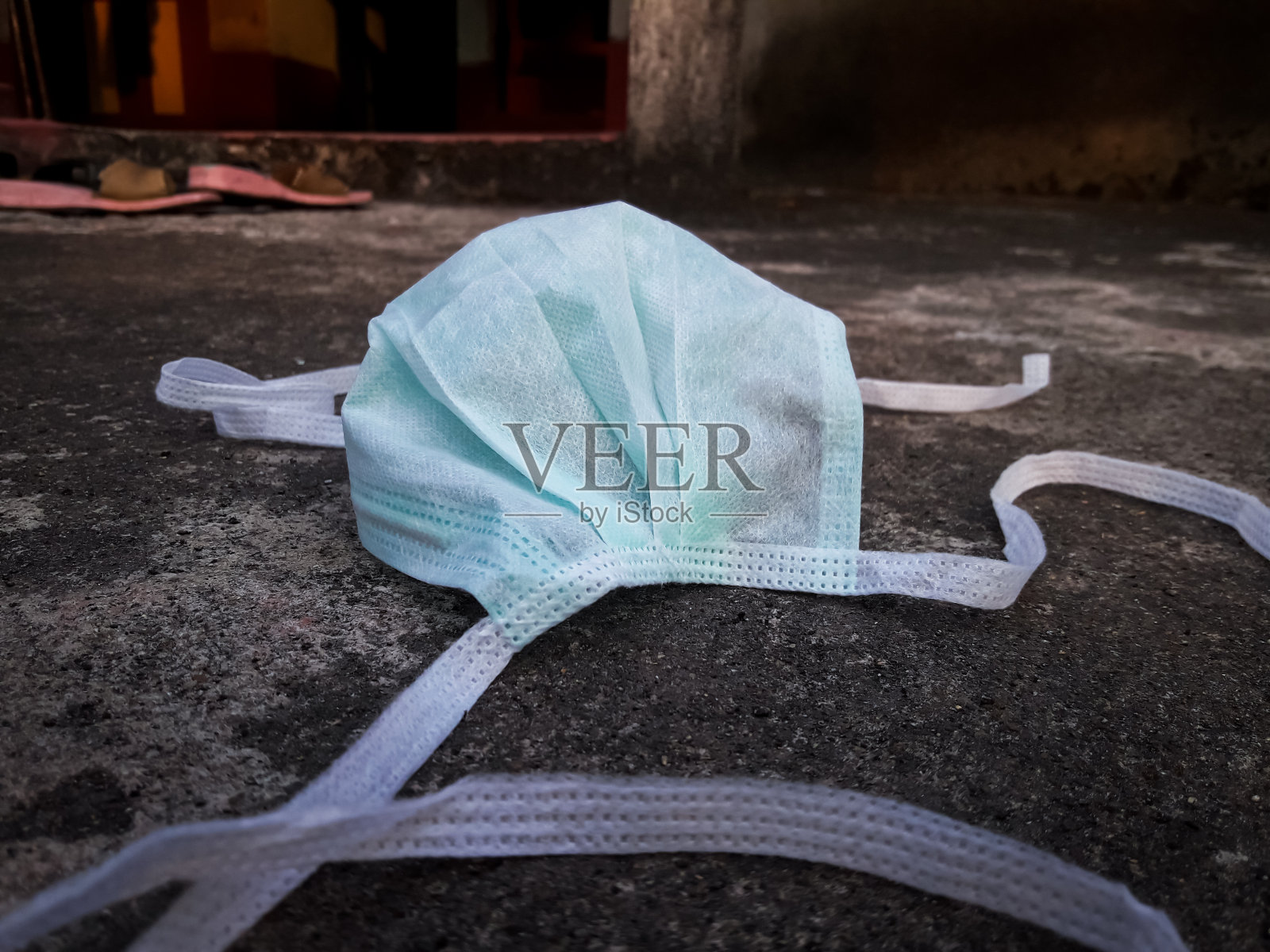 医用呼吸面罩。抗击SARS-CoV-2和冠状病毒病照片摄影图片