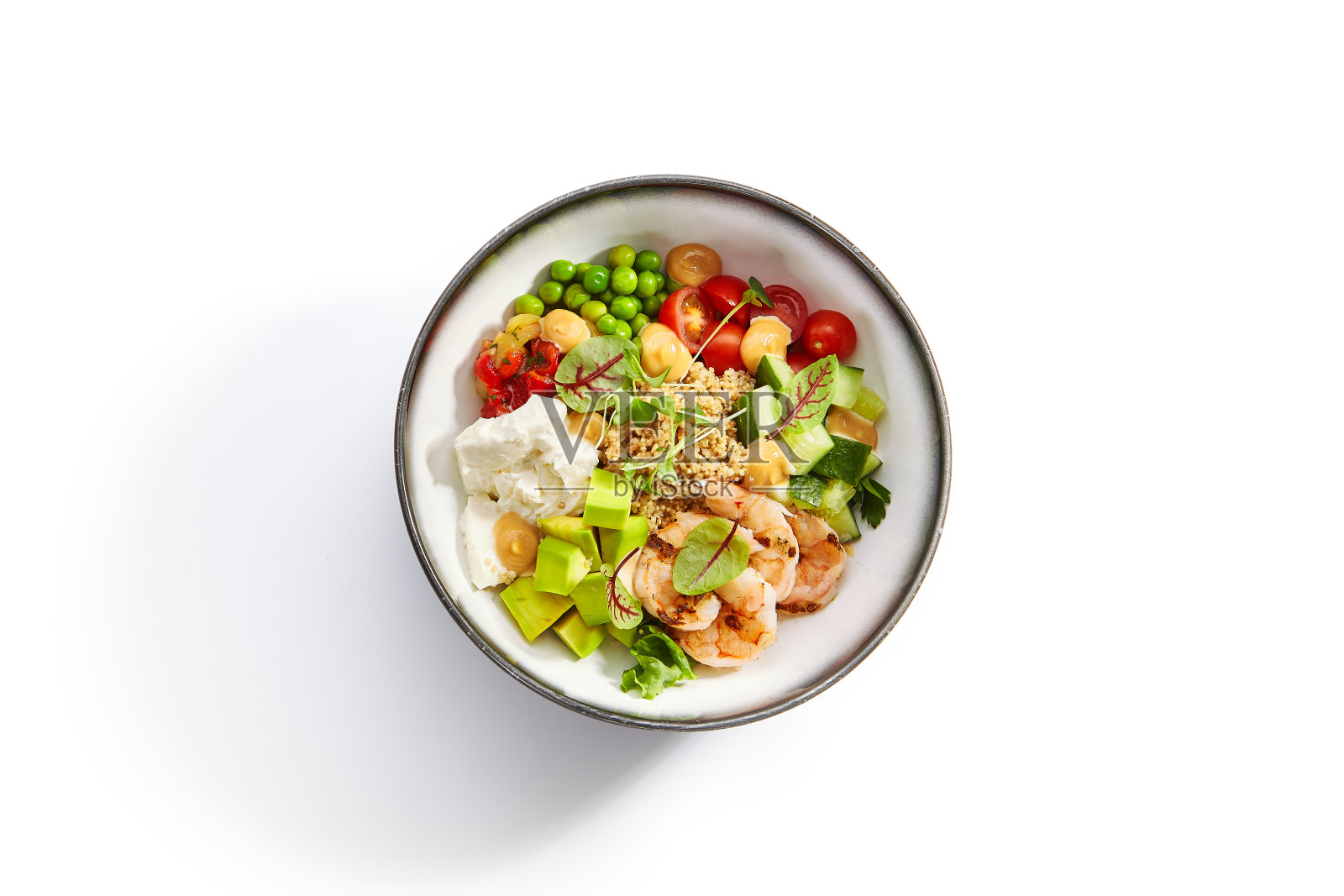 一碗蒸粗麦粉配虾和蔬菜照片摄影图片