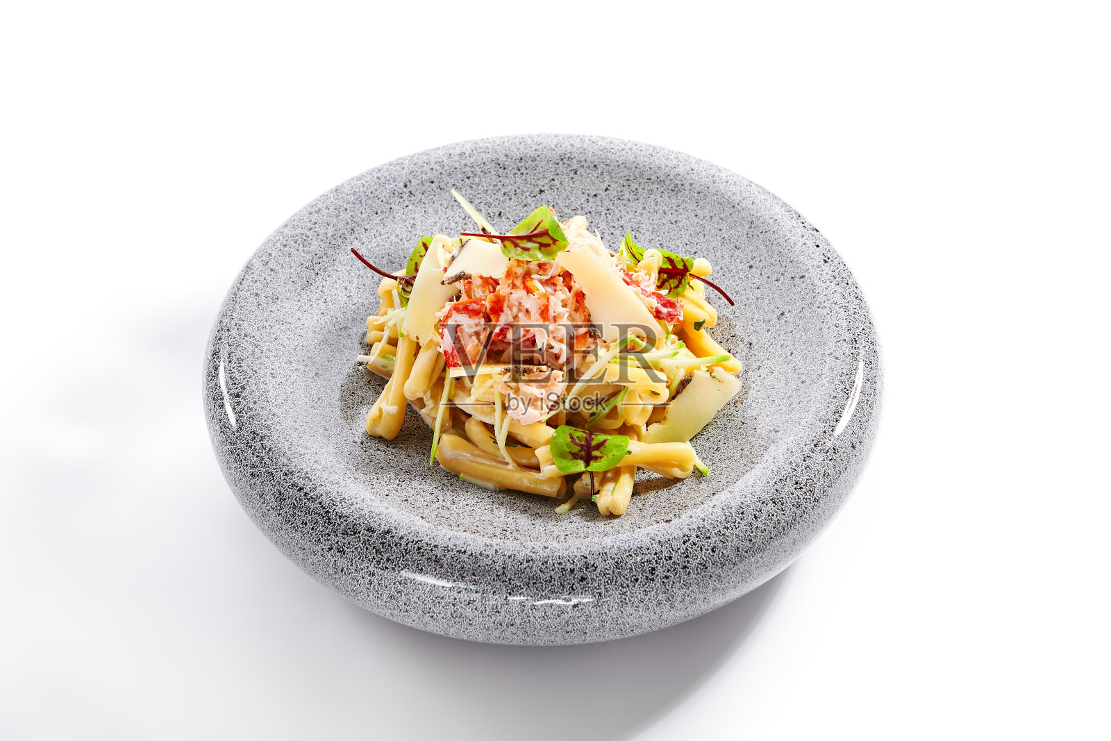 蟹肉、西葫芦和松露芝士意大利面照片摄影图片