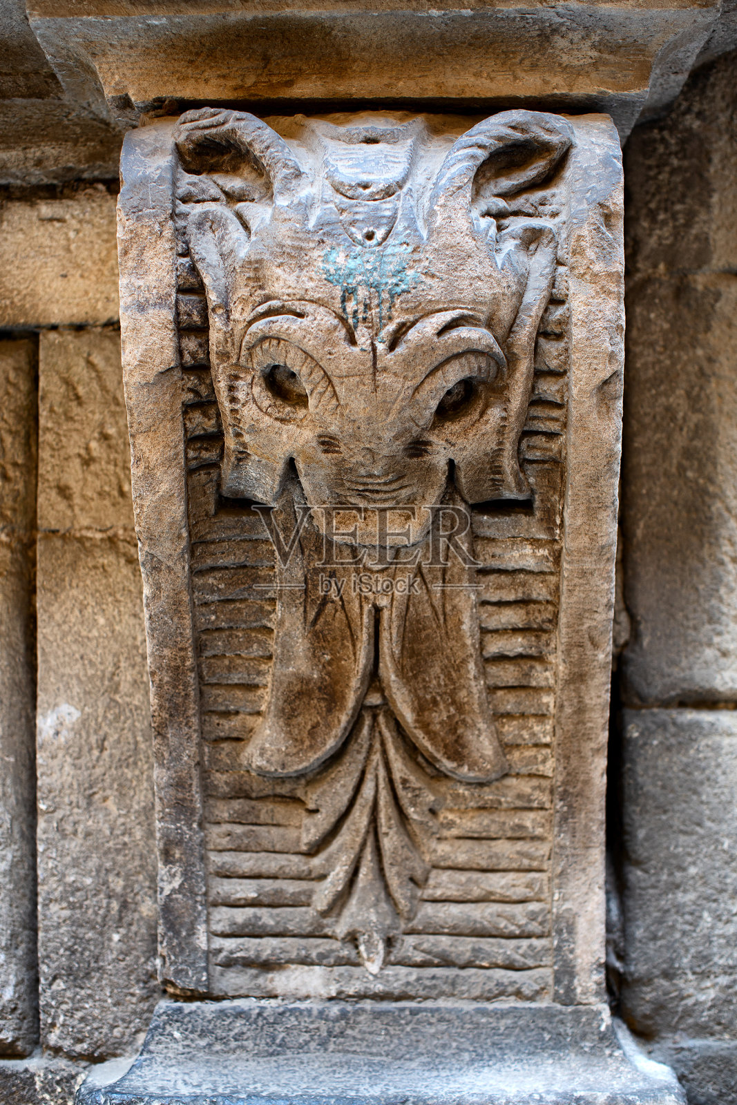 一个磨损的石头托梁的特写照片摄影图片