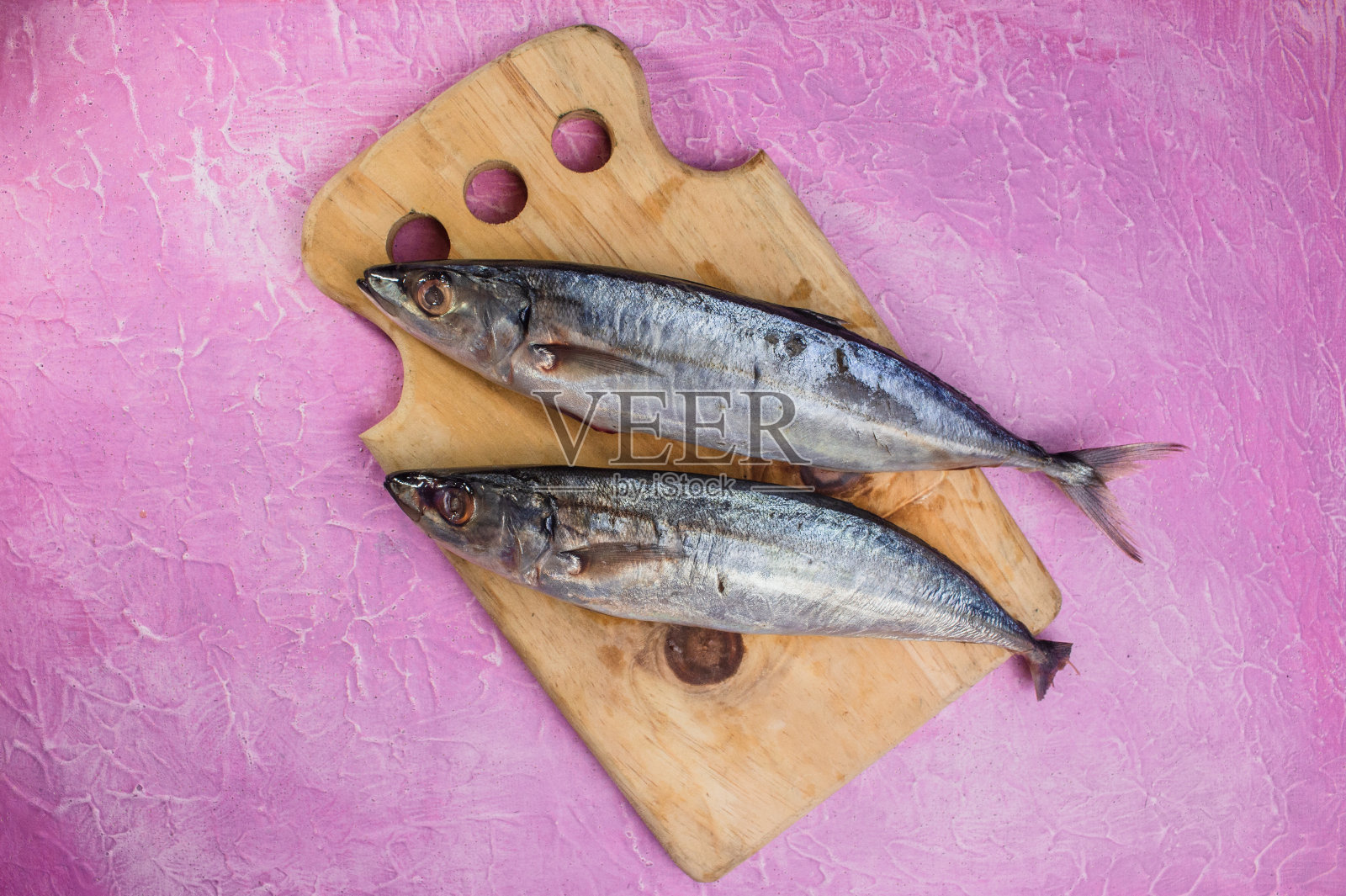 加香料的生鲭鱼照片摄影图片