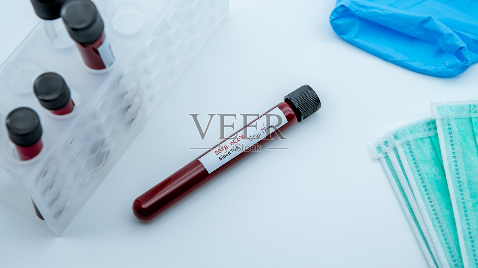 管中冠状病毒感染的血液样本。Covid-19疫苗研究照片摄影图片