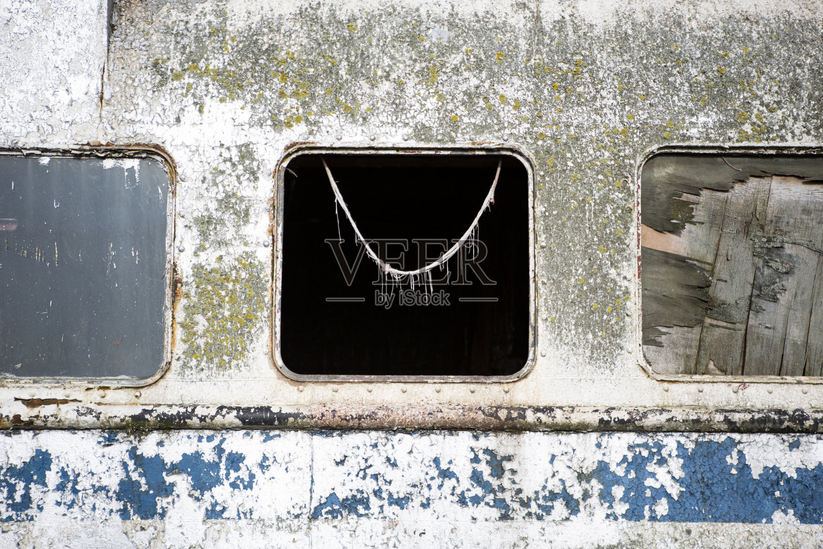 皇家蝴蝶花渡轮停泊在伍尔维奇，美丽地腐朽了照片摄影图片