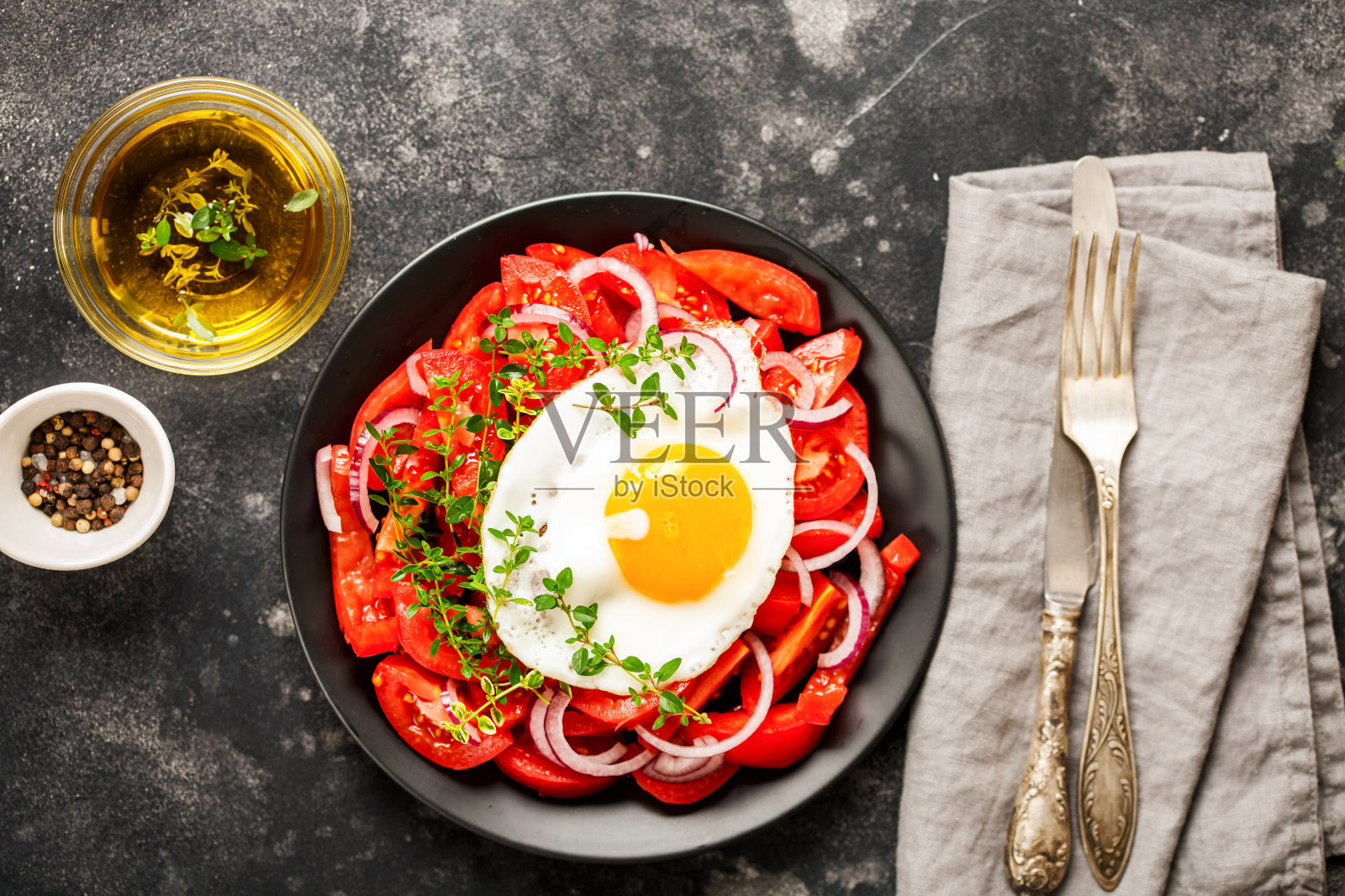 西红柿和煎蛋照片摄影图片