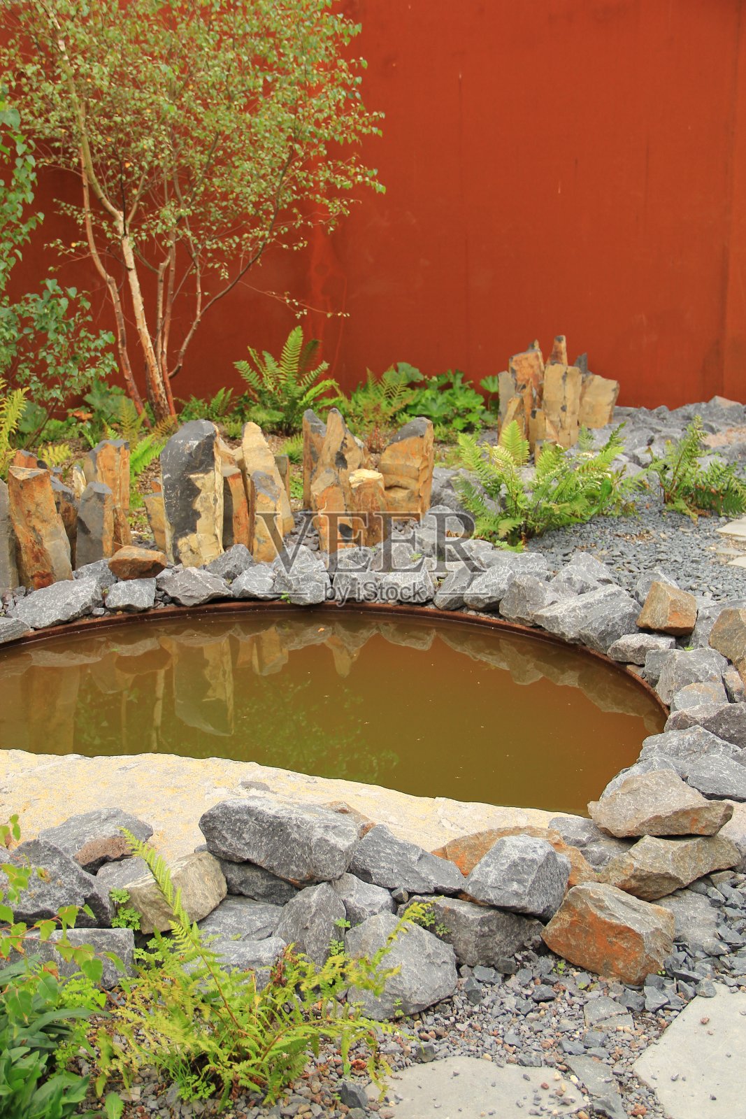 小花园池塘照片摄影图片