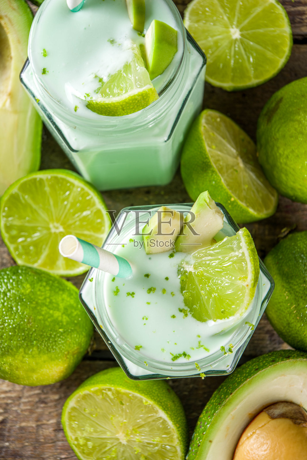 鳄梨奶昔或冰沙照片摄影图片