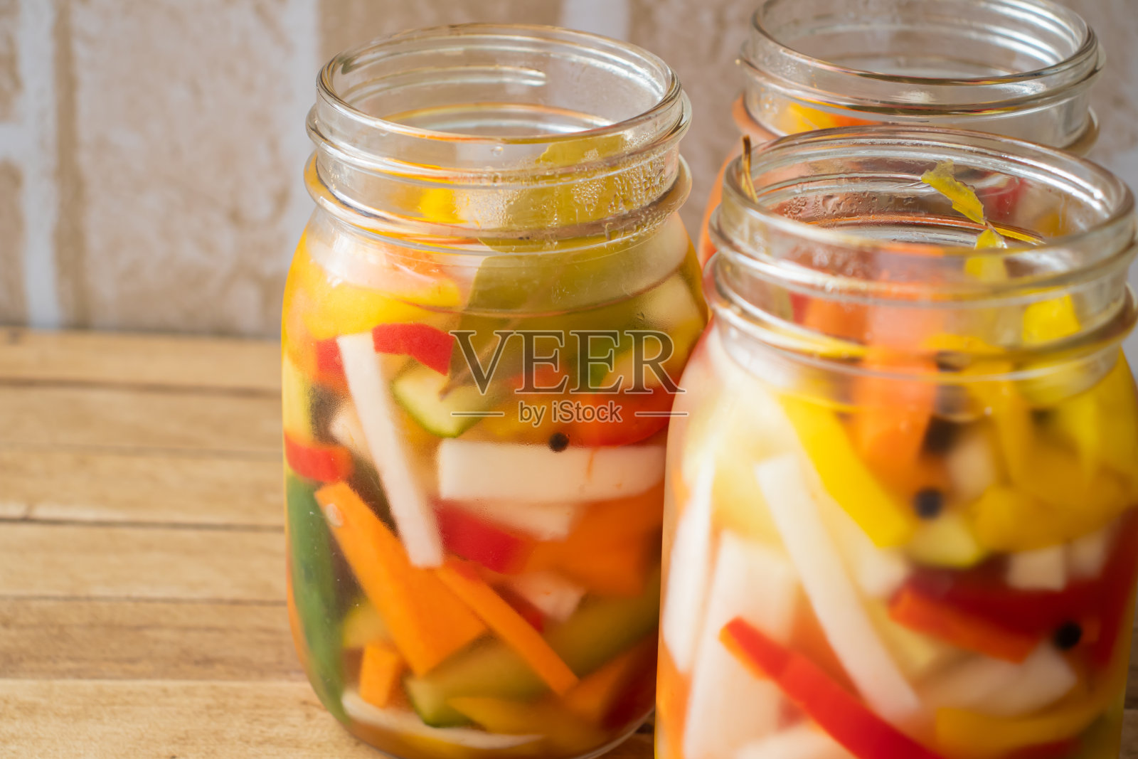 手工制作的酱菜。照片摄影图片