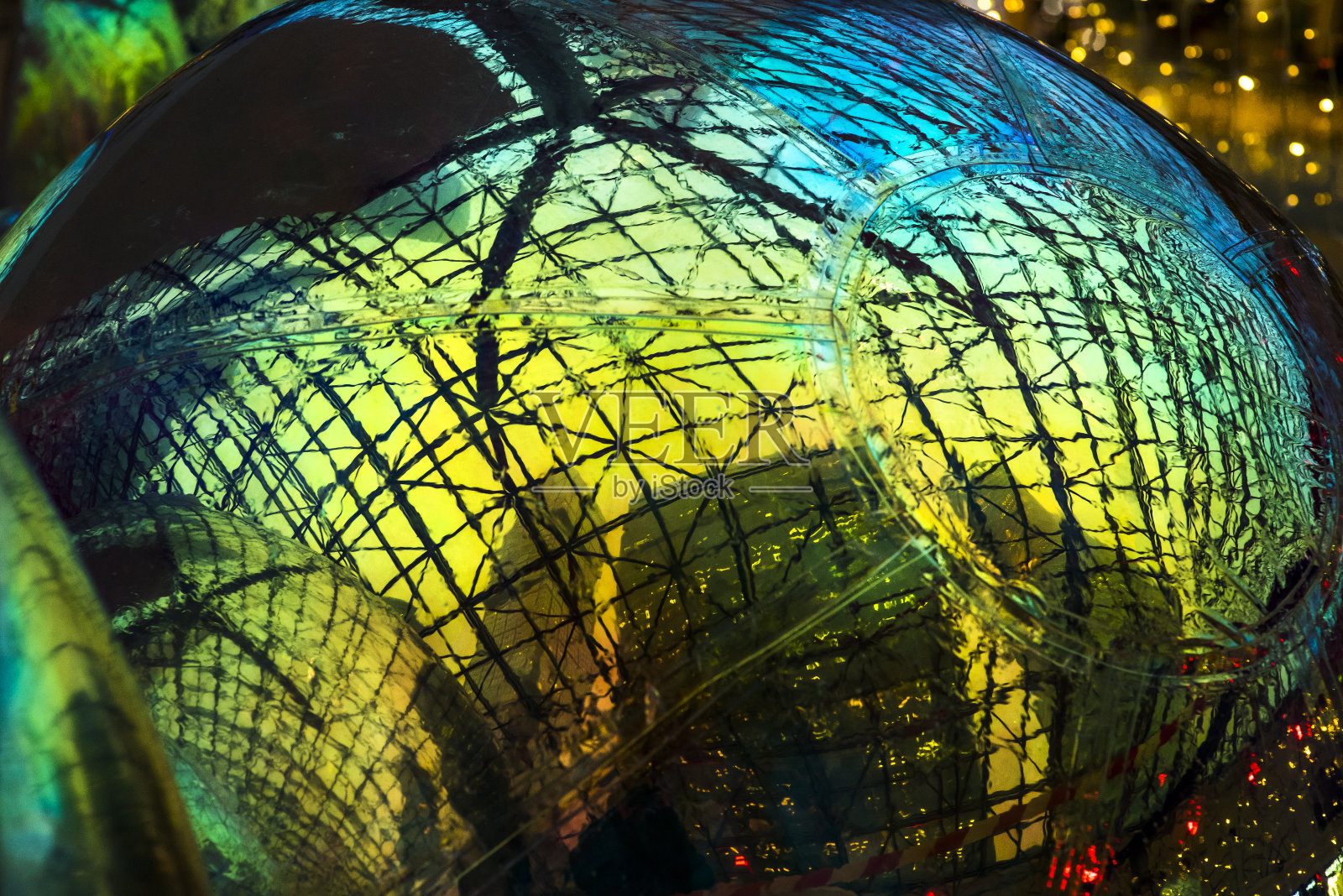 彩色金属聚酯气球与反射照片摄影图片