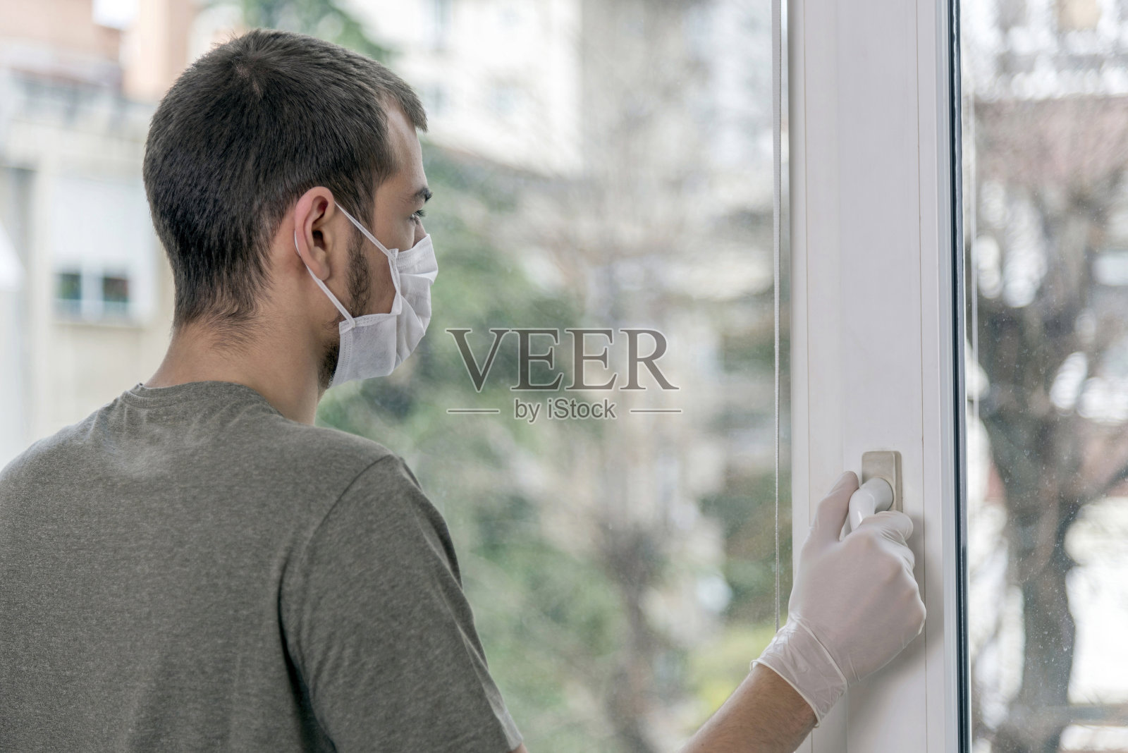 因新冠疫情隔离，请勿离开家照片摄影图片