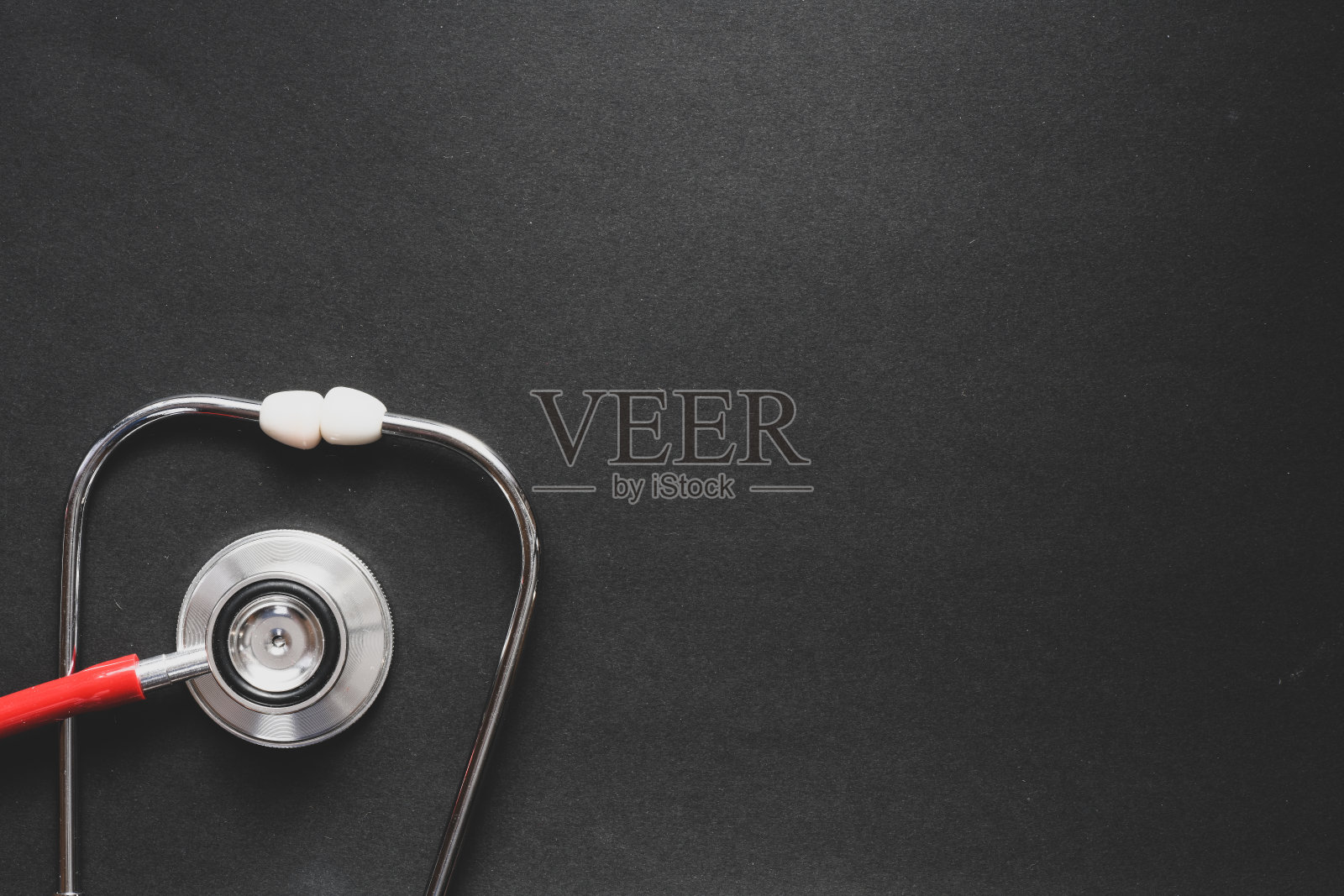 听诊器、心脏健康、健康保险概念、世界心脏日、世界卫生日照片摄影图片