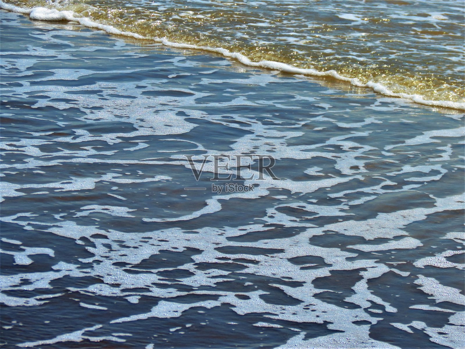 沙滩和海浪。照片摄影图片