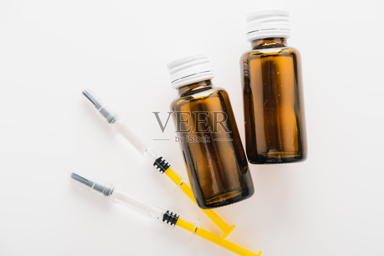 抗击冠状病毒的疫苗概念：注射器和解毒剂照片摄影图片