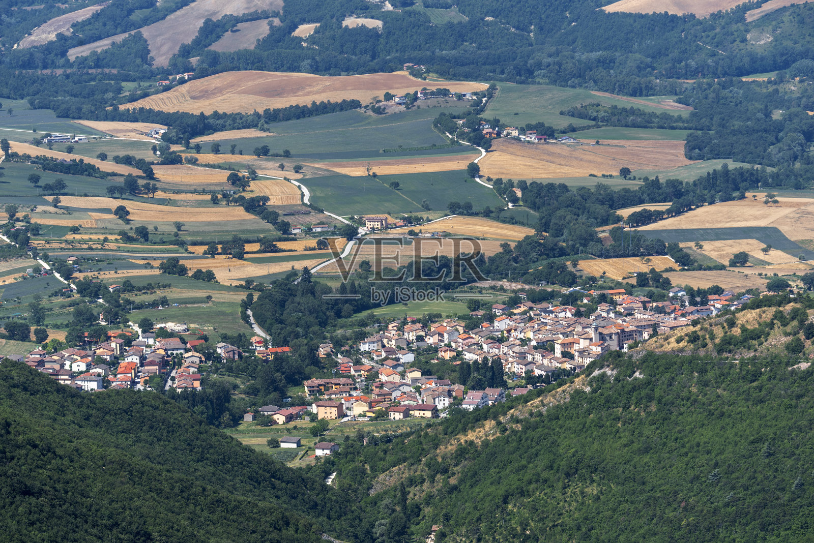 风景附近的蒙特库科，马奇和翁布里亚，意大利照片摄影图片