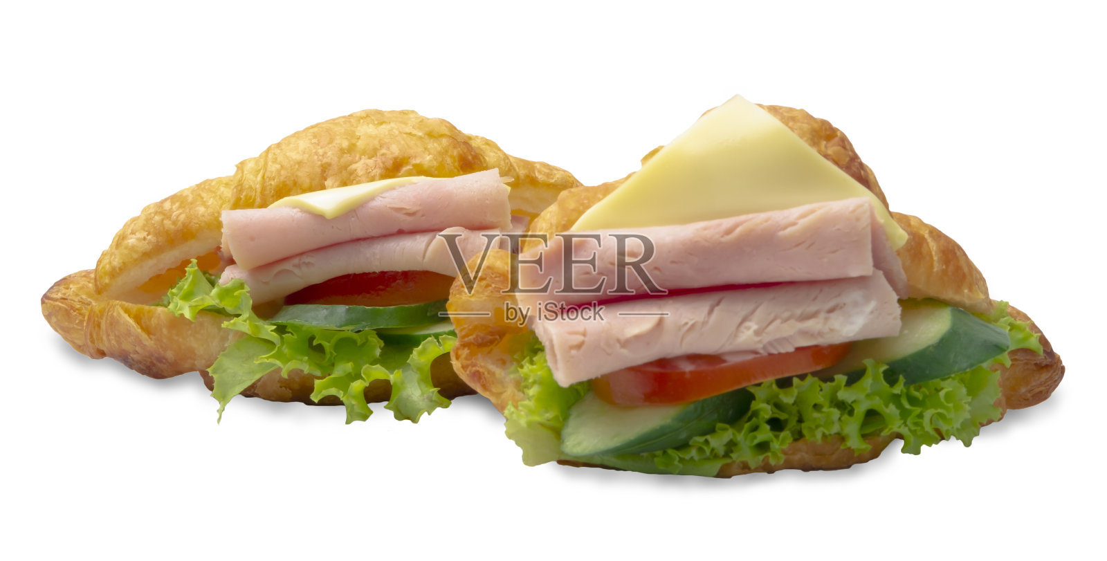 特写两块牛角面包三明治或汉堡包与牛角面包孤立在白色背景与剪切路径，轻松送货菜单食物从家里的人工作照片摄影图片