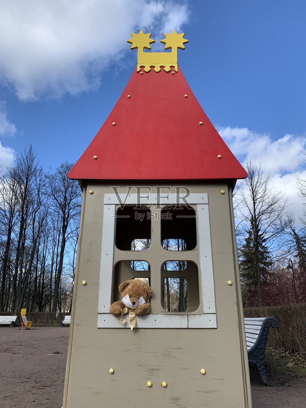 带医用面具的泰迪熊照片摄影图片