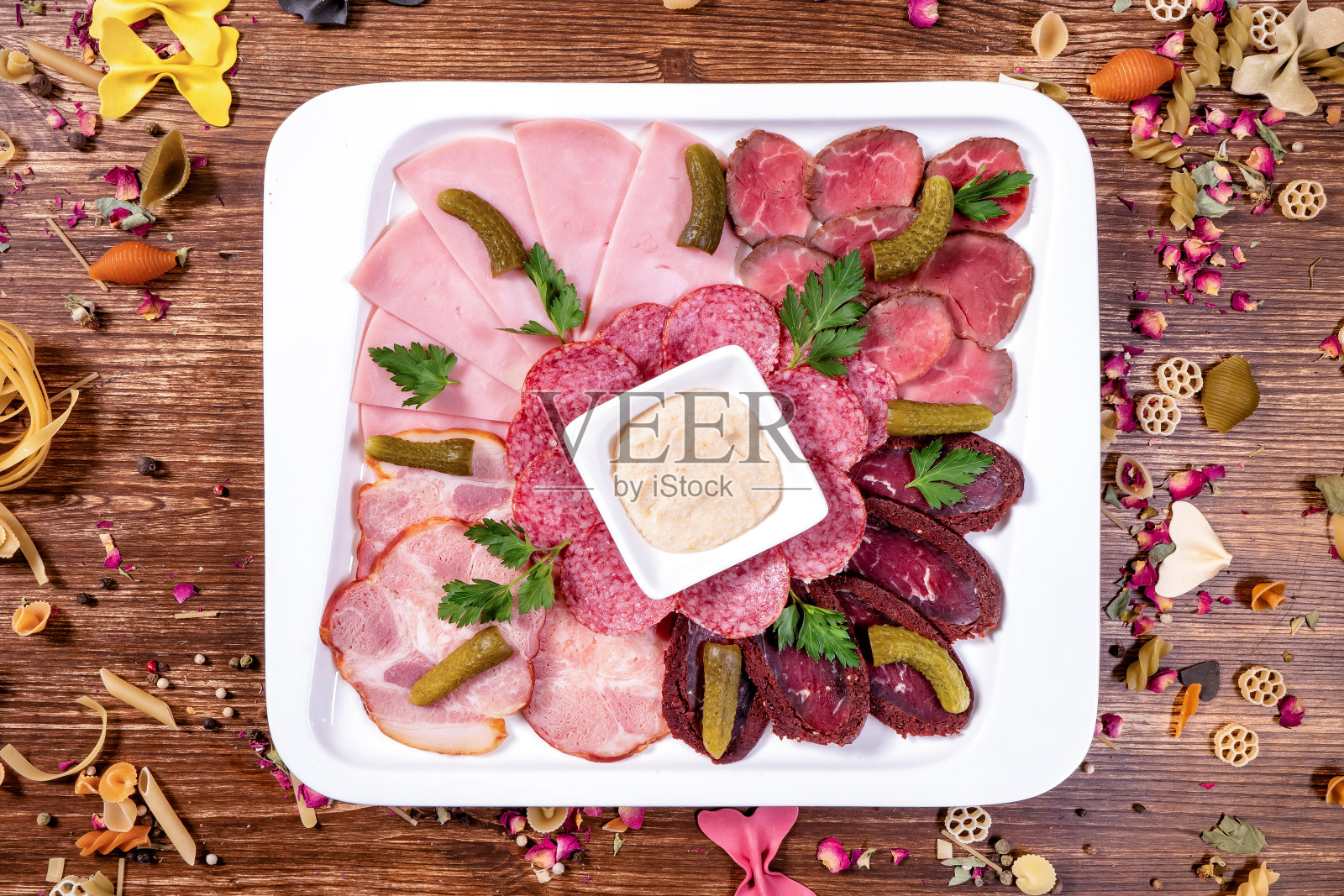 从肉薄片上切下来的。肉allsorts。照片摄影图片