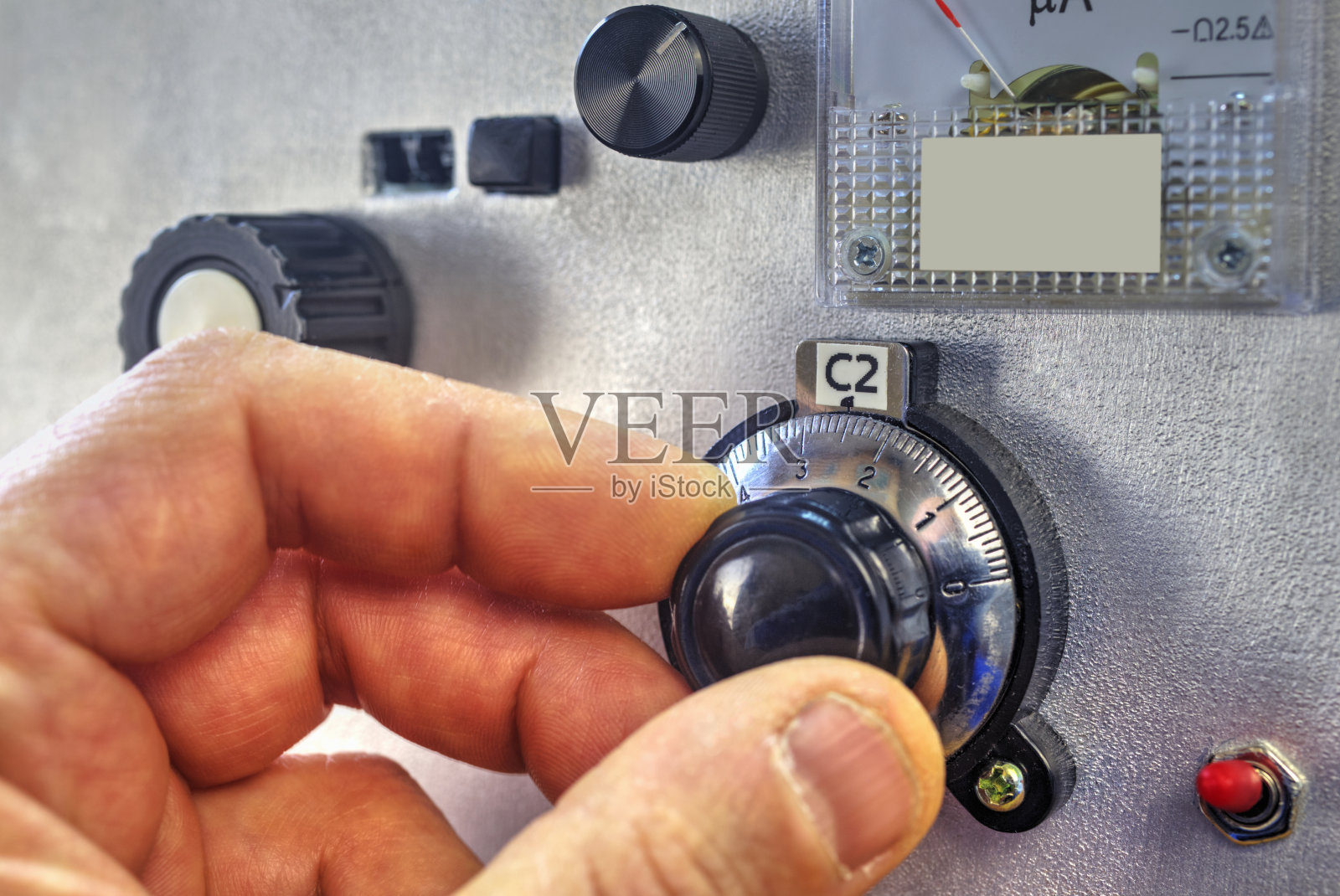 调音高频功率放大器的业余无线电爱好者照片摄影图片