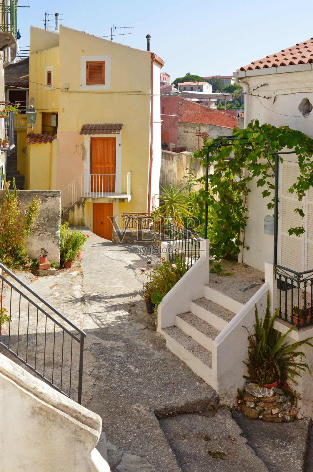 在意大利卡拉布里亚山区的一个叫圣尼古拉·阿赛拉的小村庄度过暑假照片摄影图片