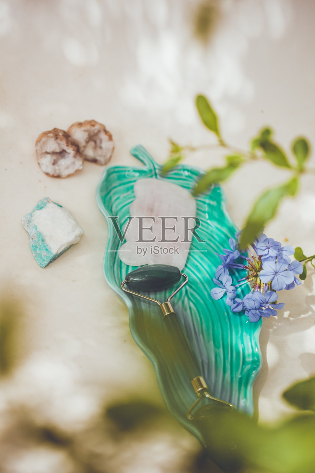 美容工具面部按摩照片摄影图片