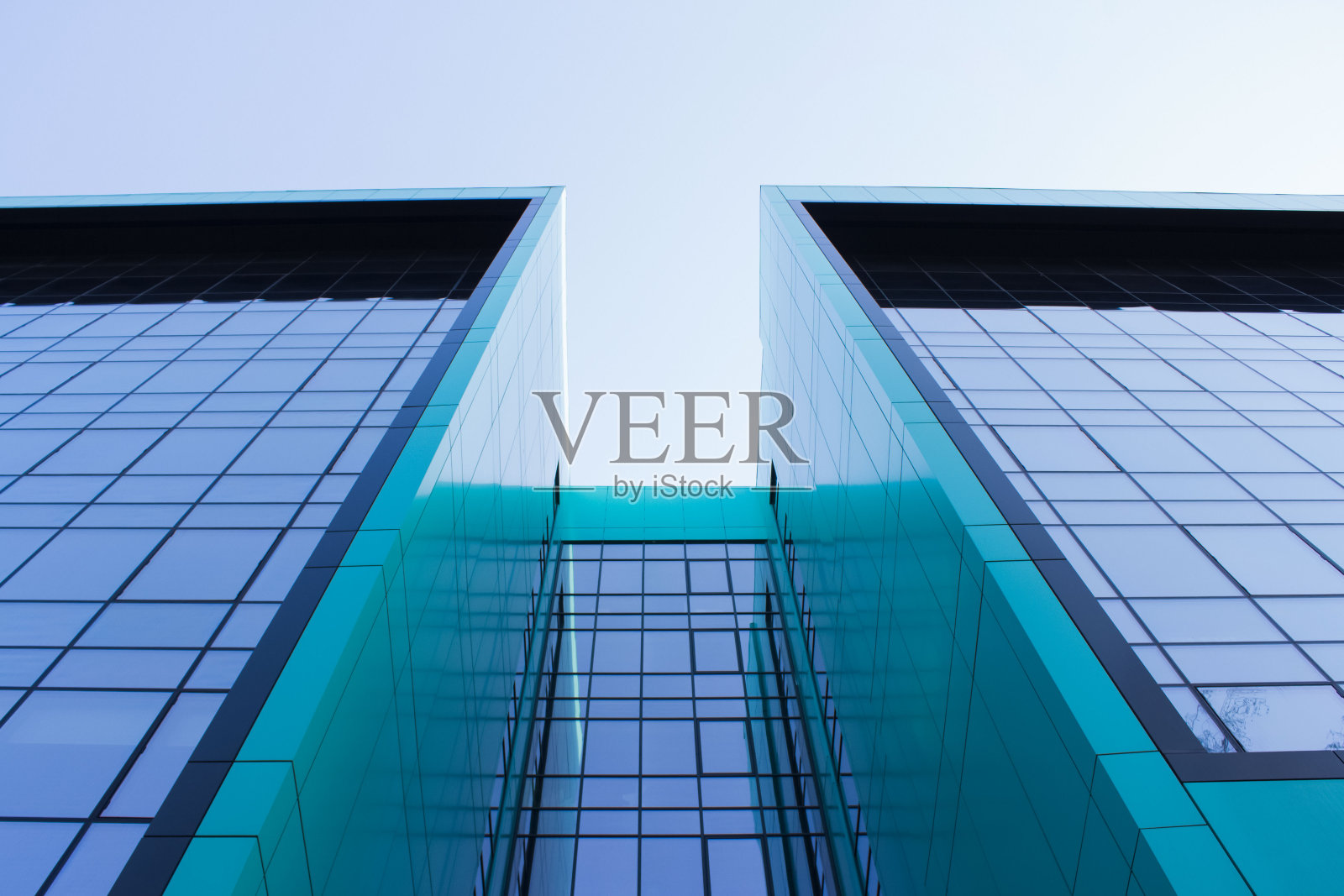 商业区内现代办公大楼的下视图照片摄影图片