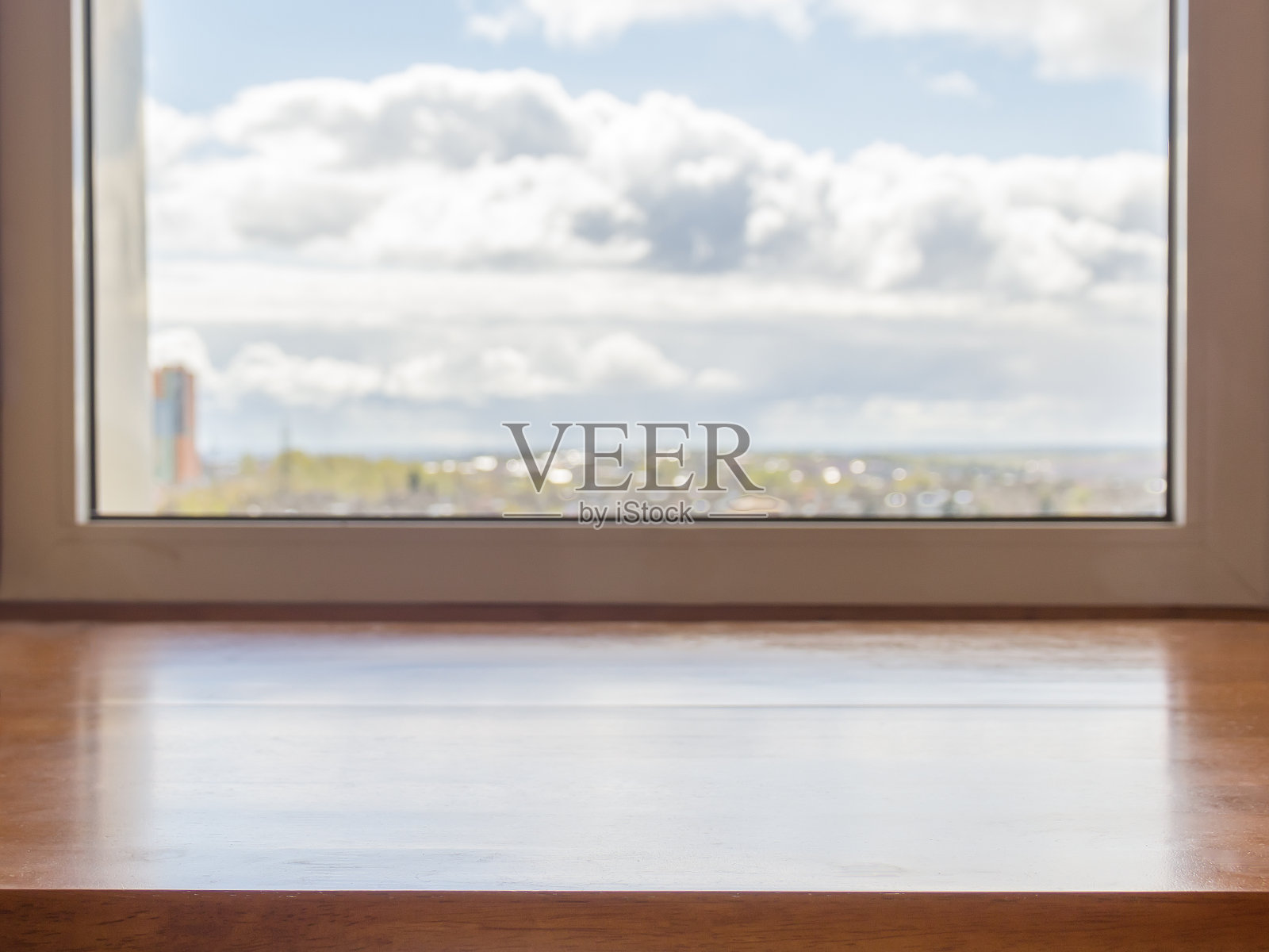 有木窗台的窗户照片摄影图片