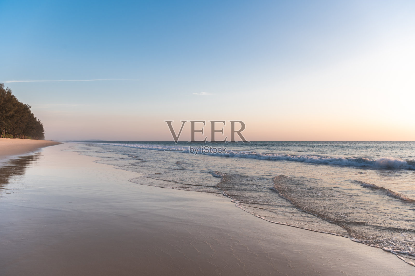 攀雅省的泰缅海滩是泰国最长的海滩照片摄影图片