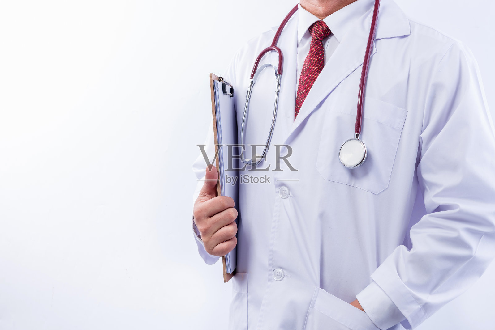 白色背景下的医生照片摄影图片