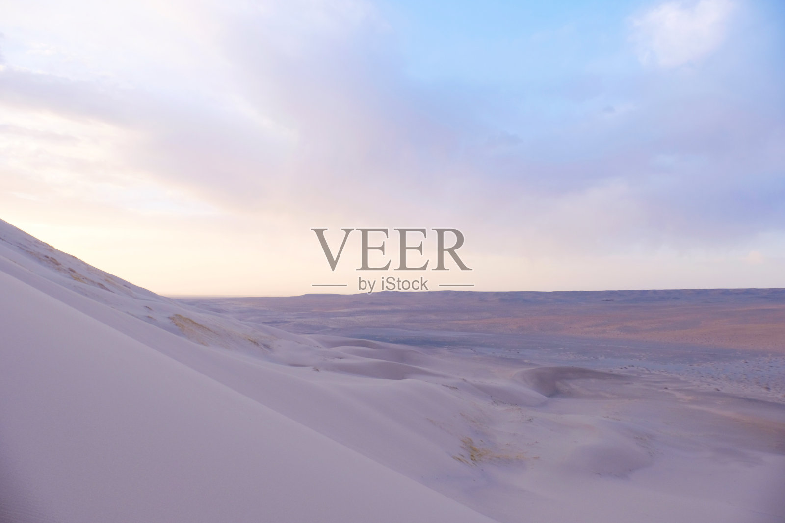 蒙古戈壁沙漠景观。照片摄影图片