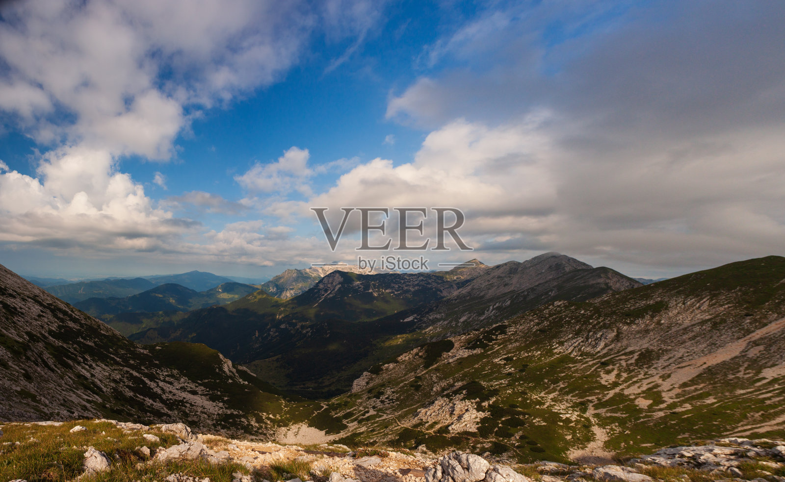 俯视图从沃格尔山部分的南朱利安阿尔卑斯山照片摄影图片