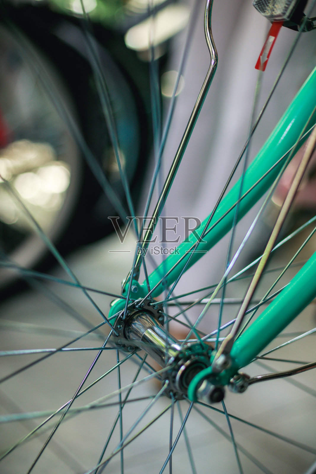 高质量的轮胎代表了在城市中骑行的质量照片摄影图片