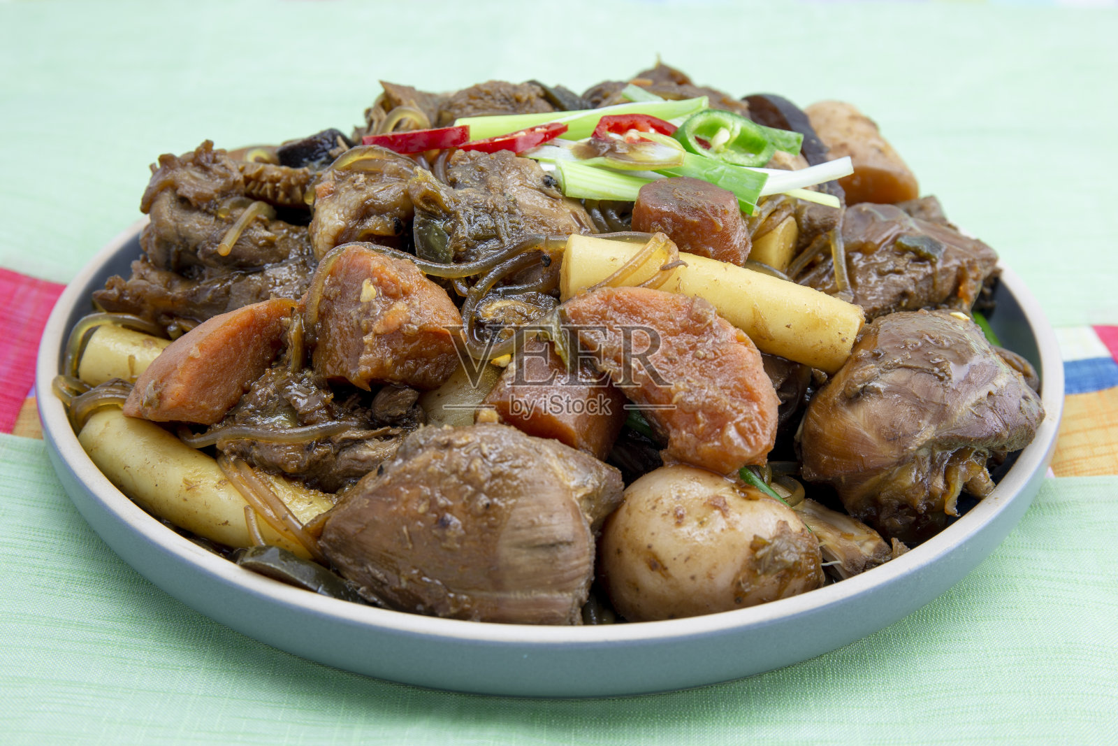 酱油炖鸡照片摄影图片