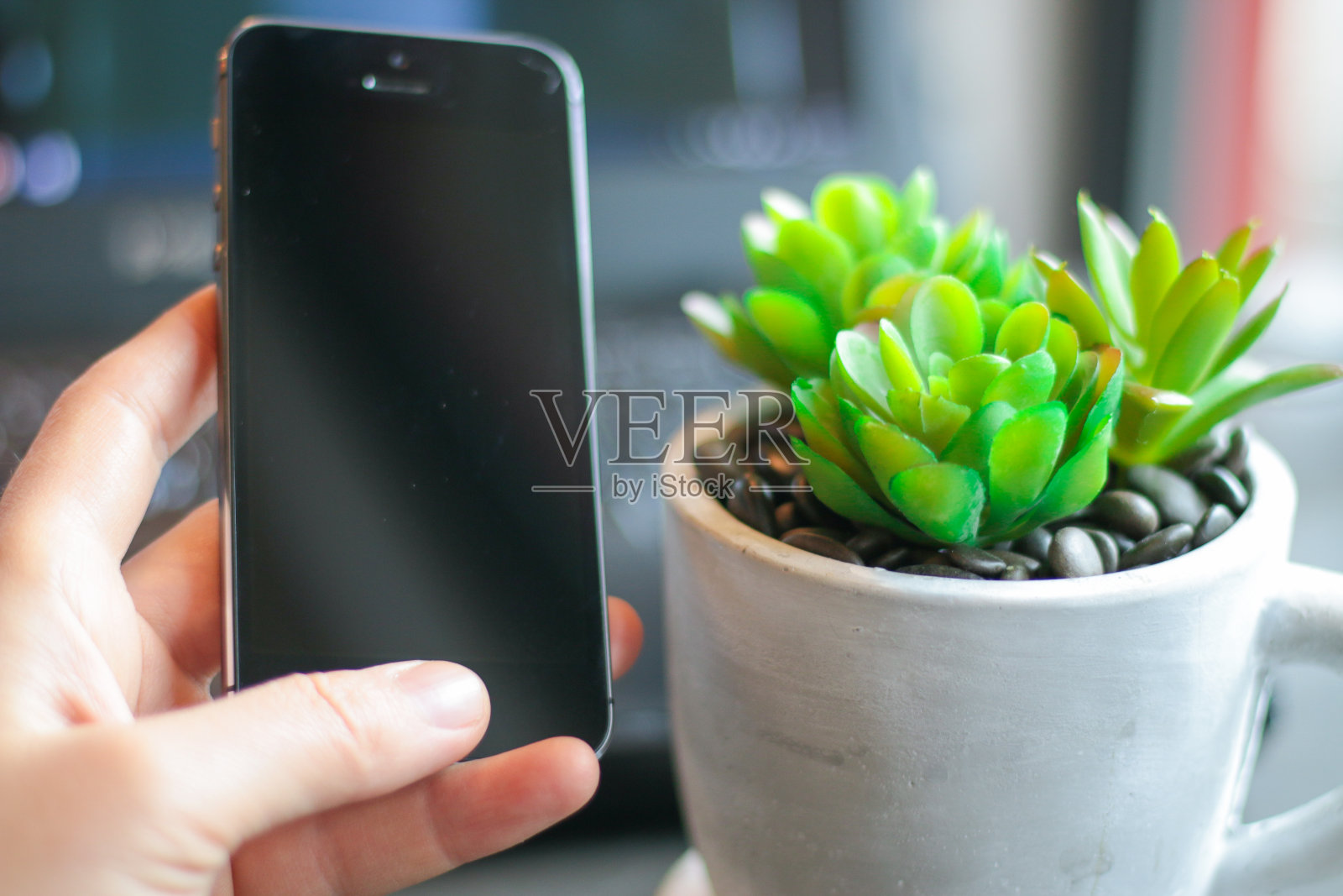 2019冠状病毒病自我隔离期间在家工作照片摄影图片