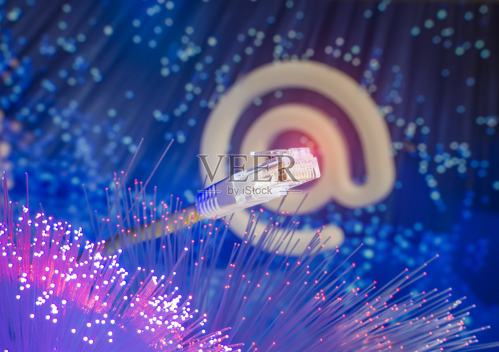 电子邮件标志与网线高科技光纤彩色背景照片摄影图片