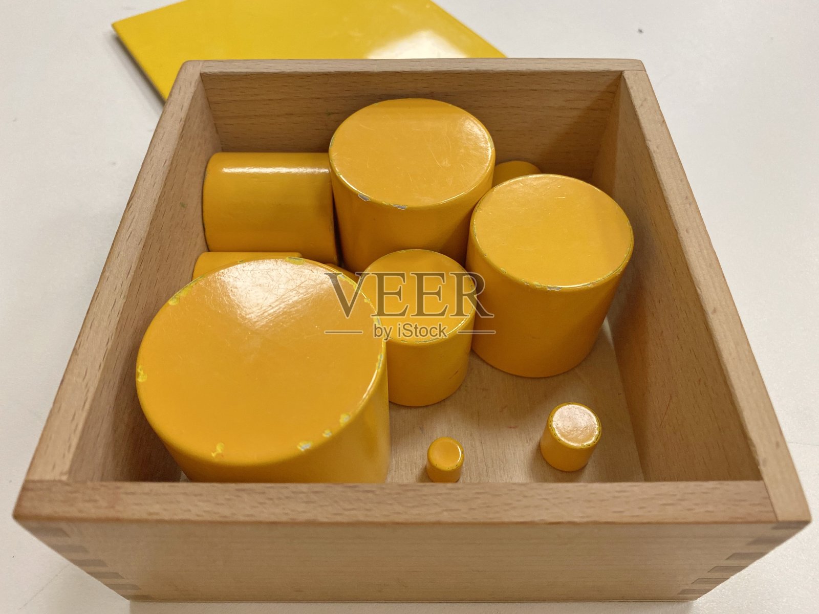 蒙台梭利感官颜色柱可变性照片摄影图片