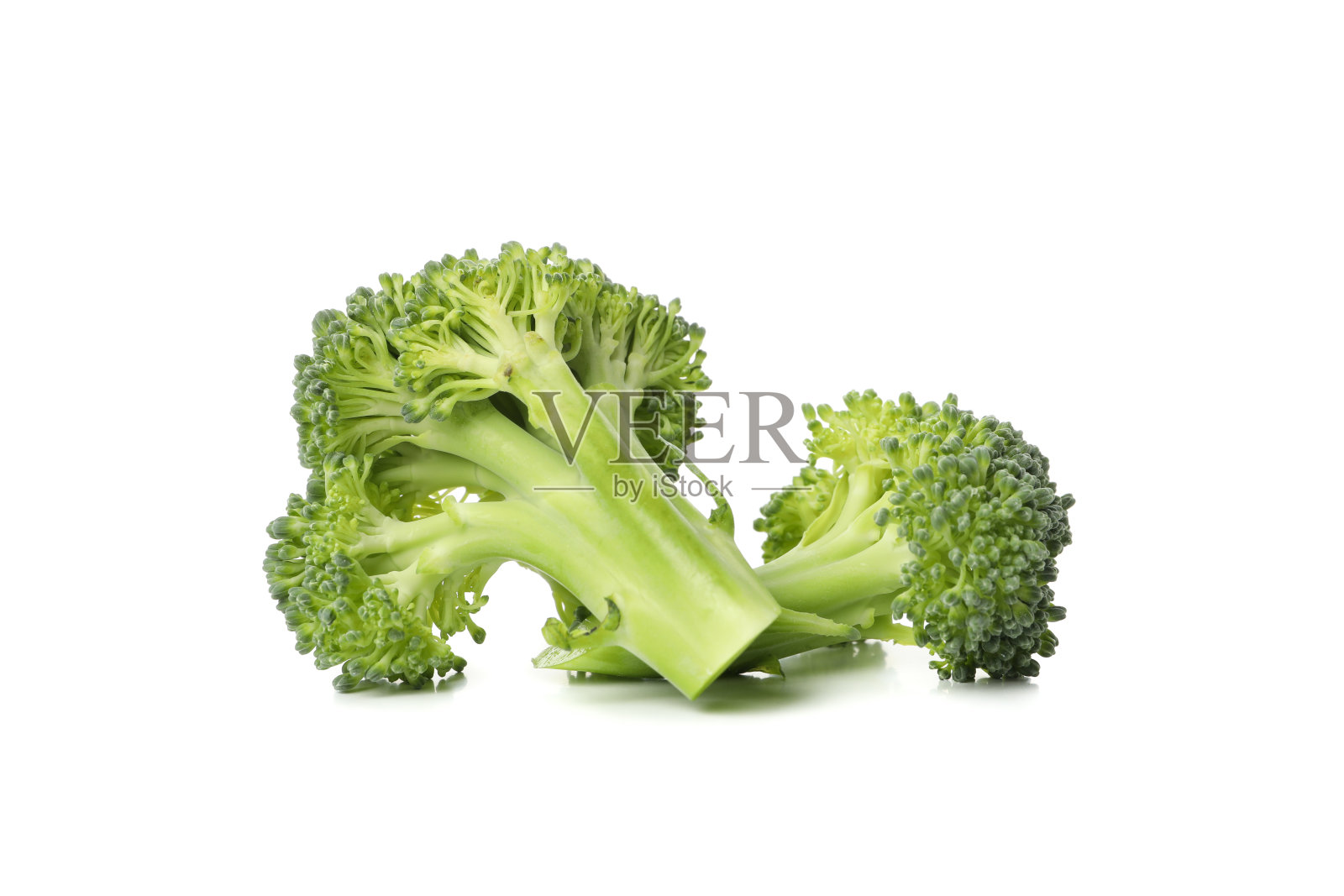 在白色背景上孤立的西兰花。新鲜蔬菜照片摄影图片