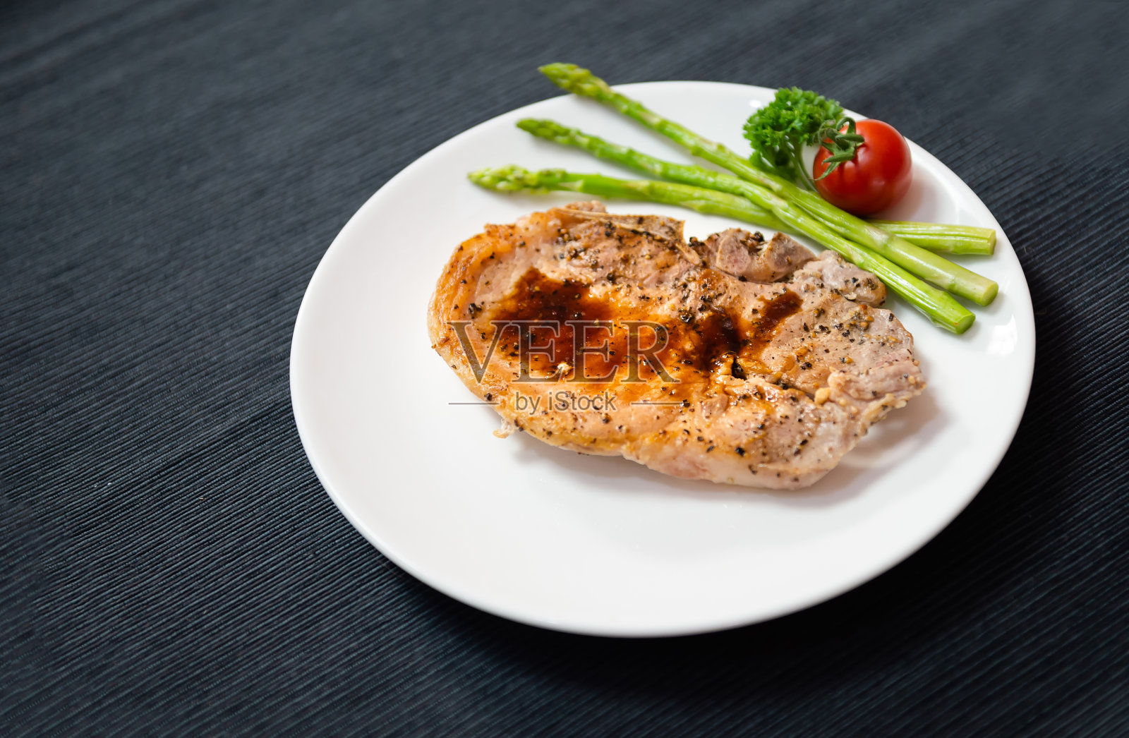 猪肉牛排照片摄影图片