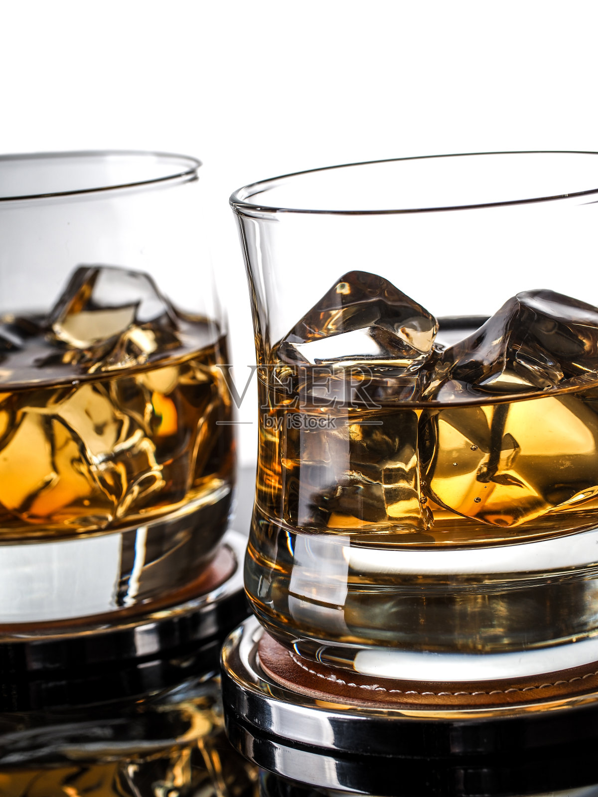 威士忌加冰照片摄影图片