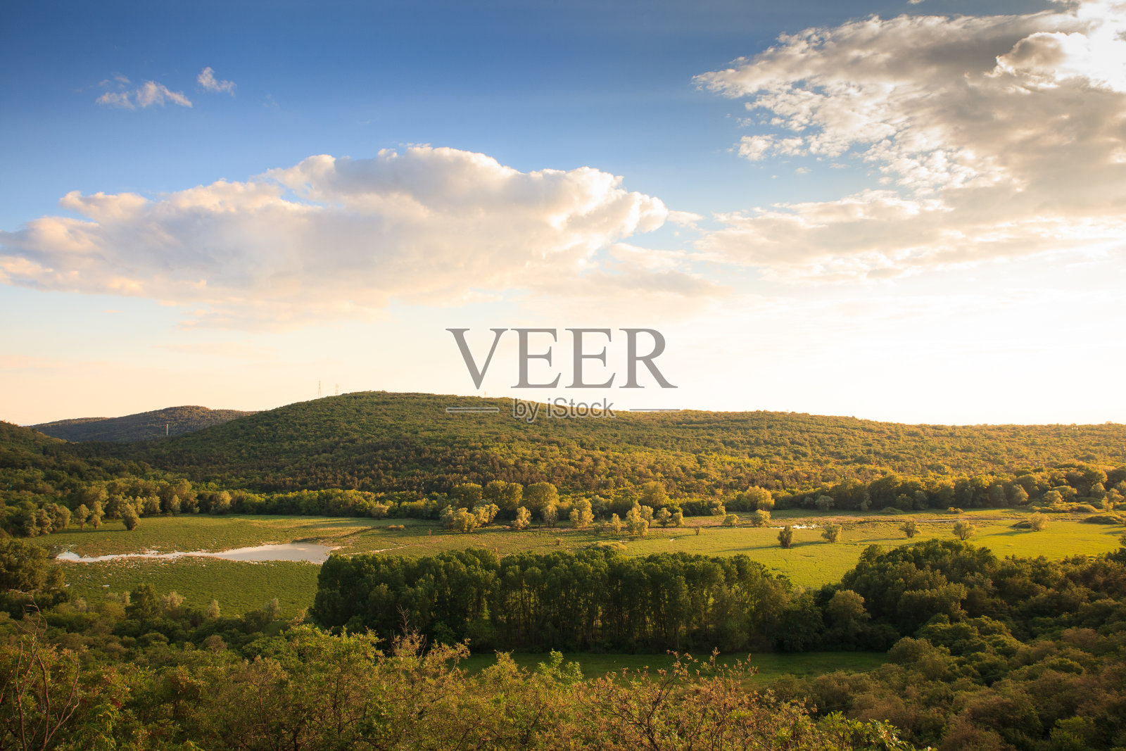 意大利戈里齐亚省Doberdò天坑湖照片摄影图片